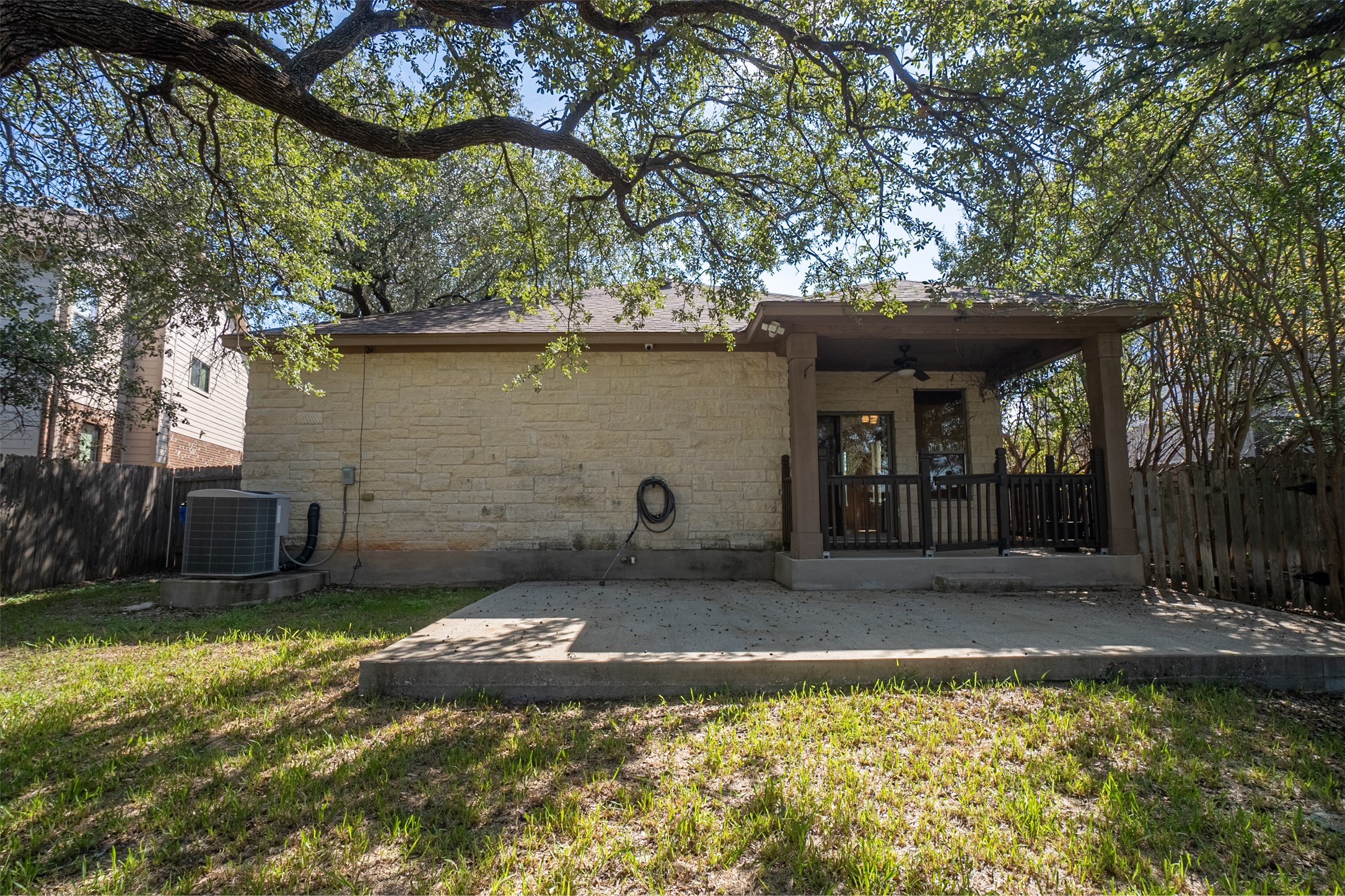 main property photo 28