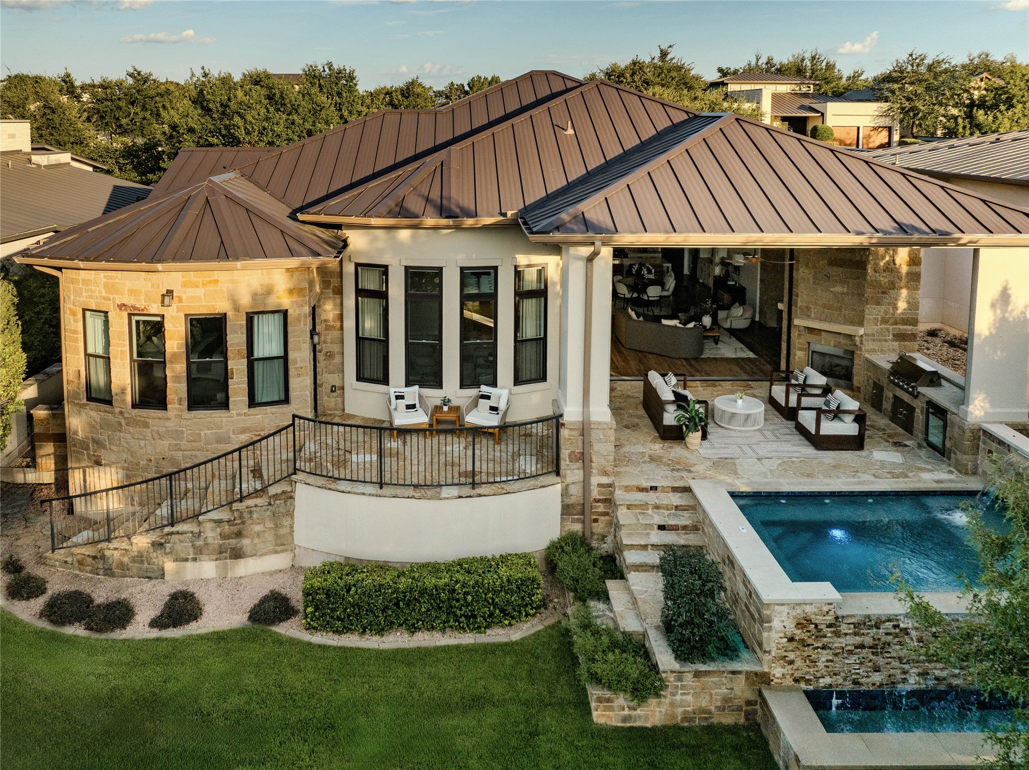 main property photo 11