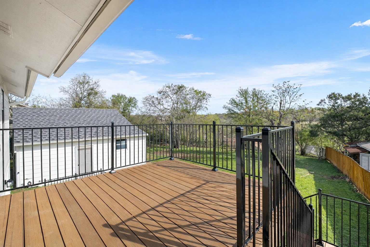 main property photo 28
