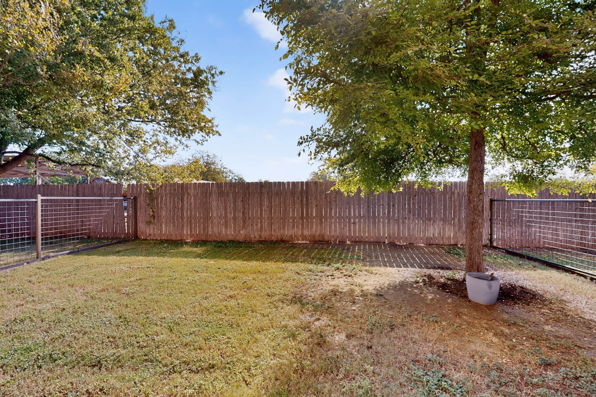 main property photo 27