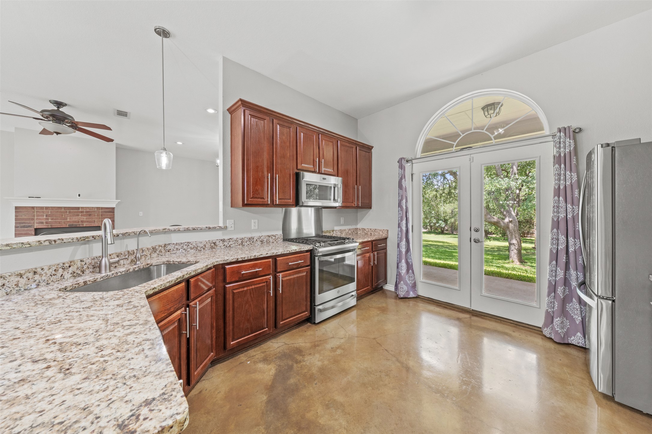 main property photo 11