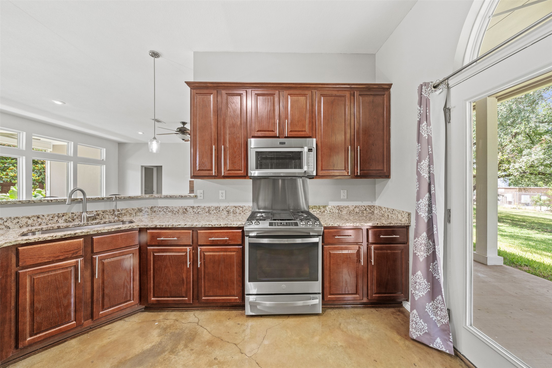main property photo 12