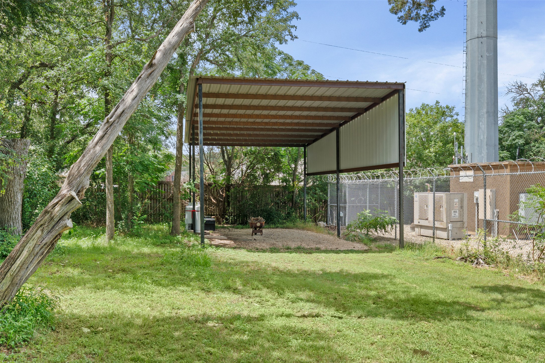 main property photo 37