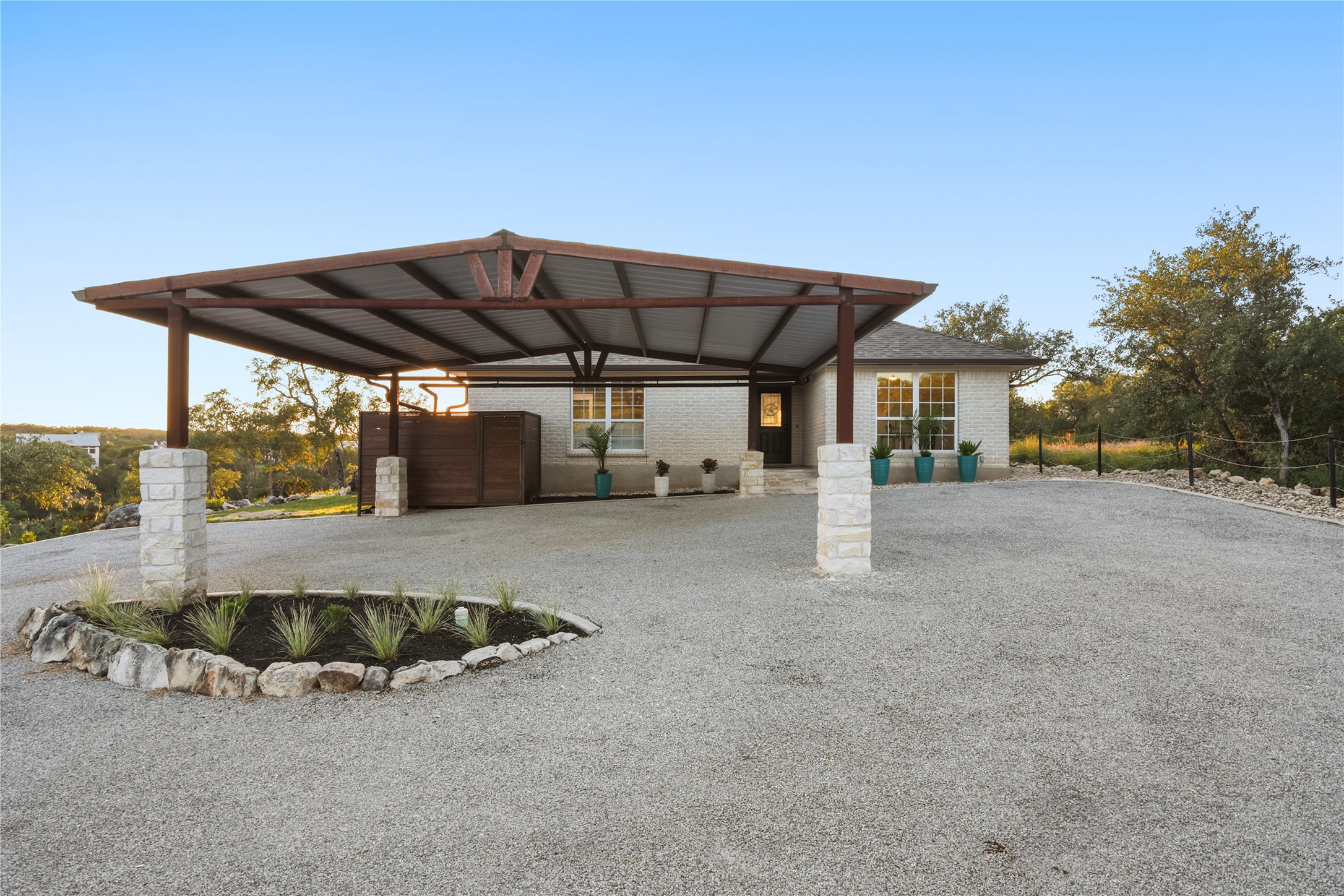 main property photo 23