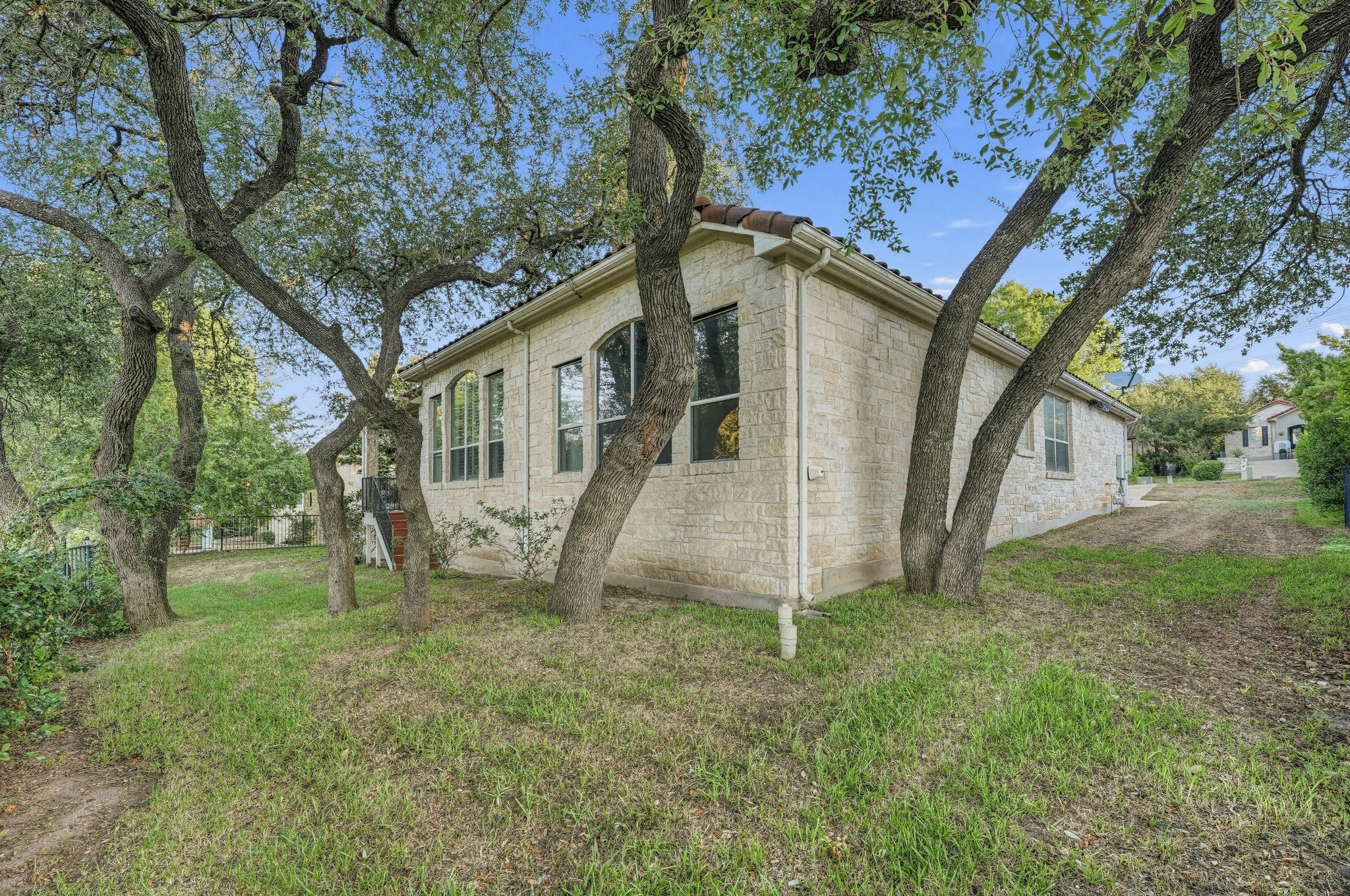 main property photo 34