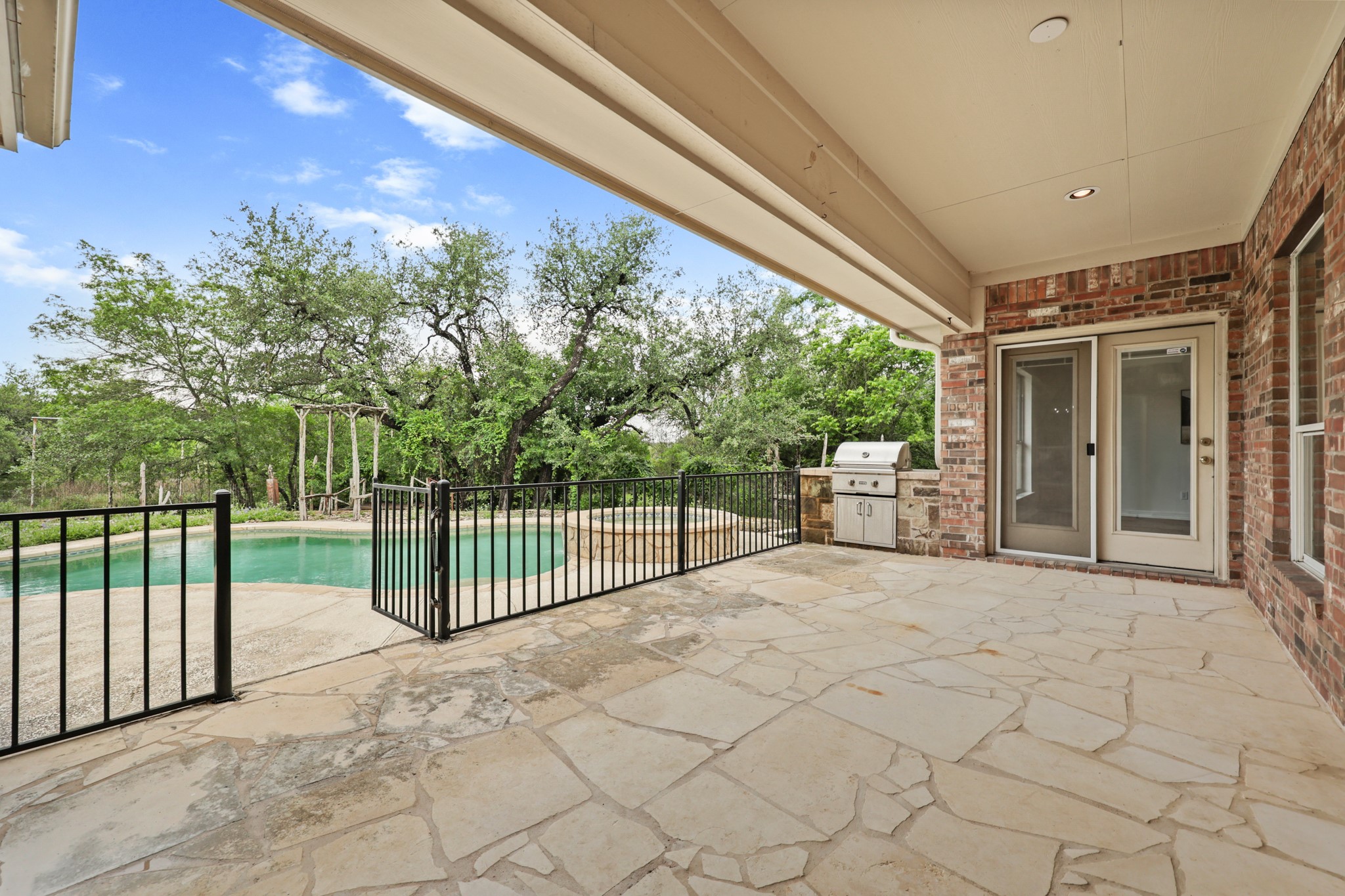 main property photo 15