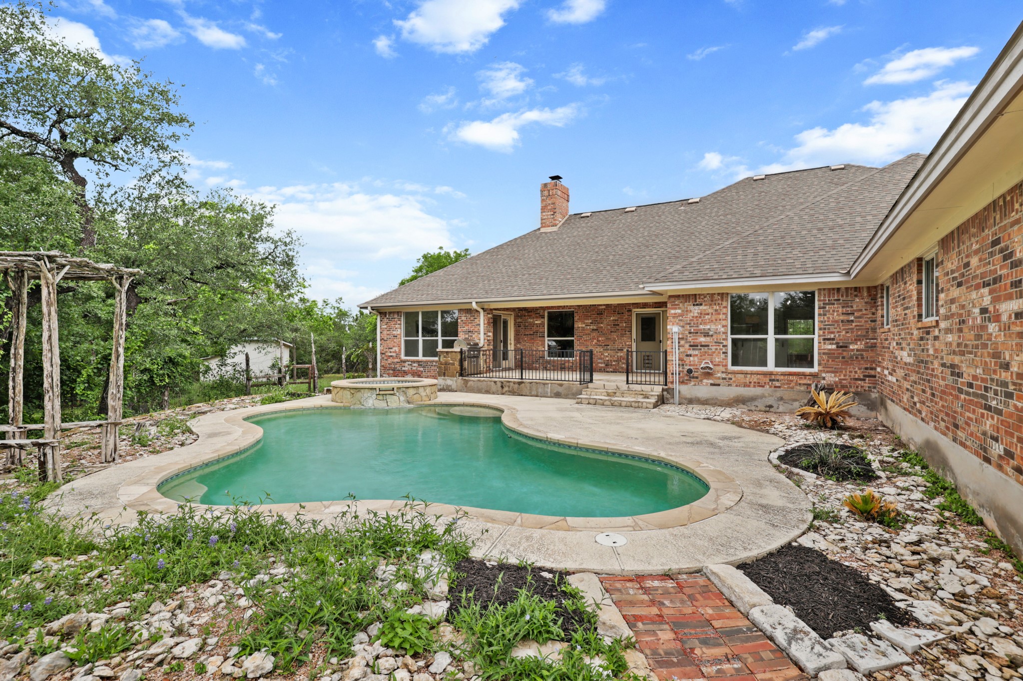 main property photo 35