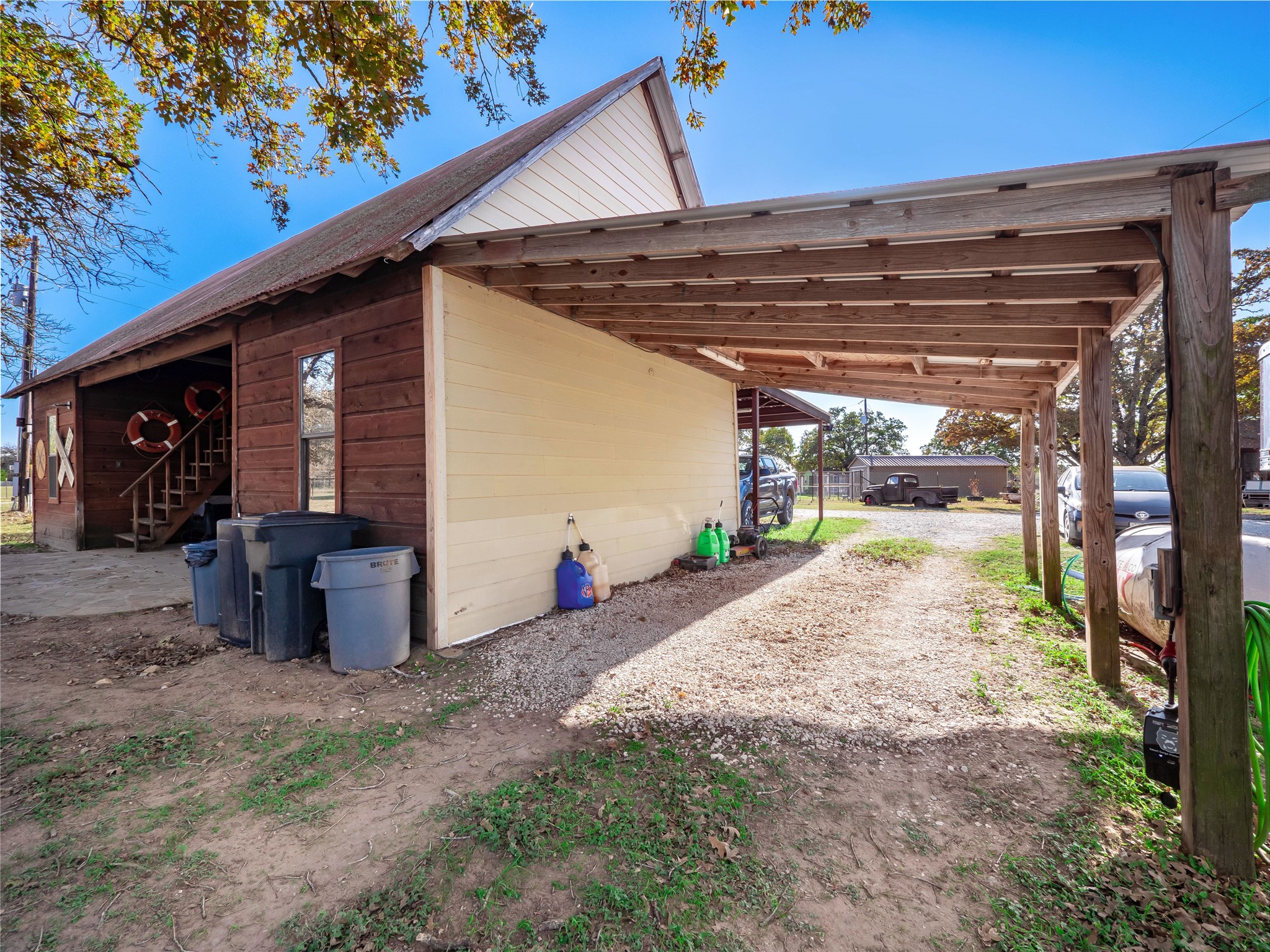 main property photo 23