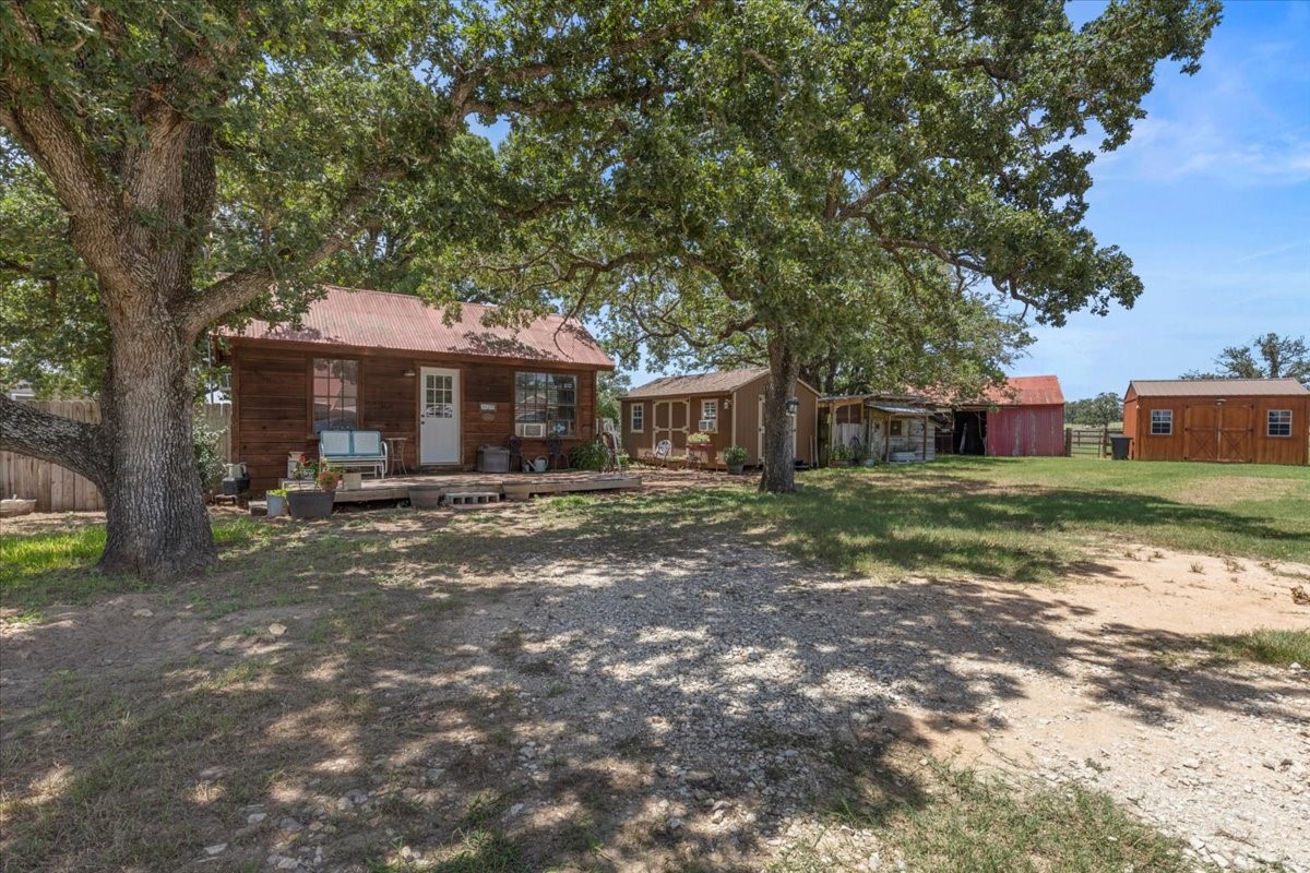 main property photo 28