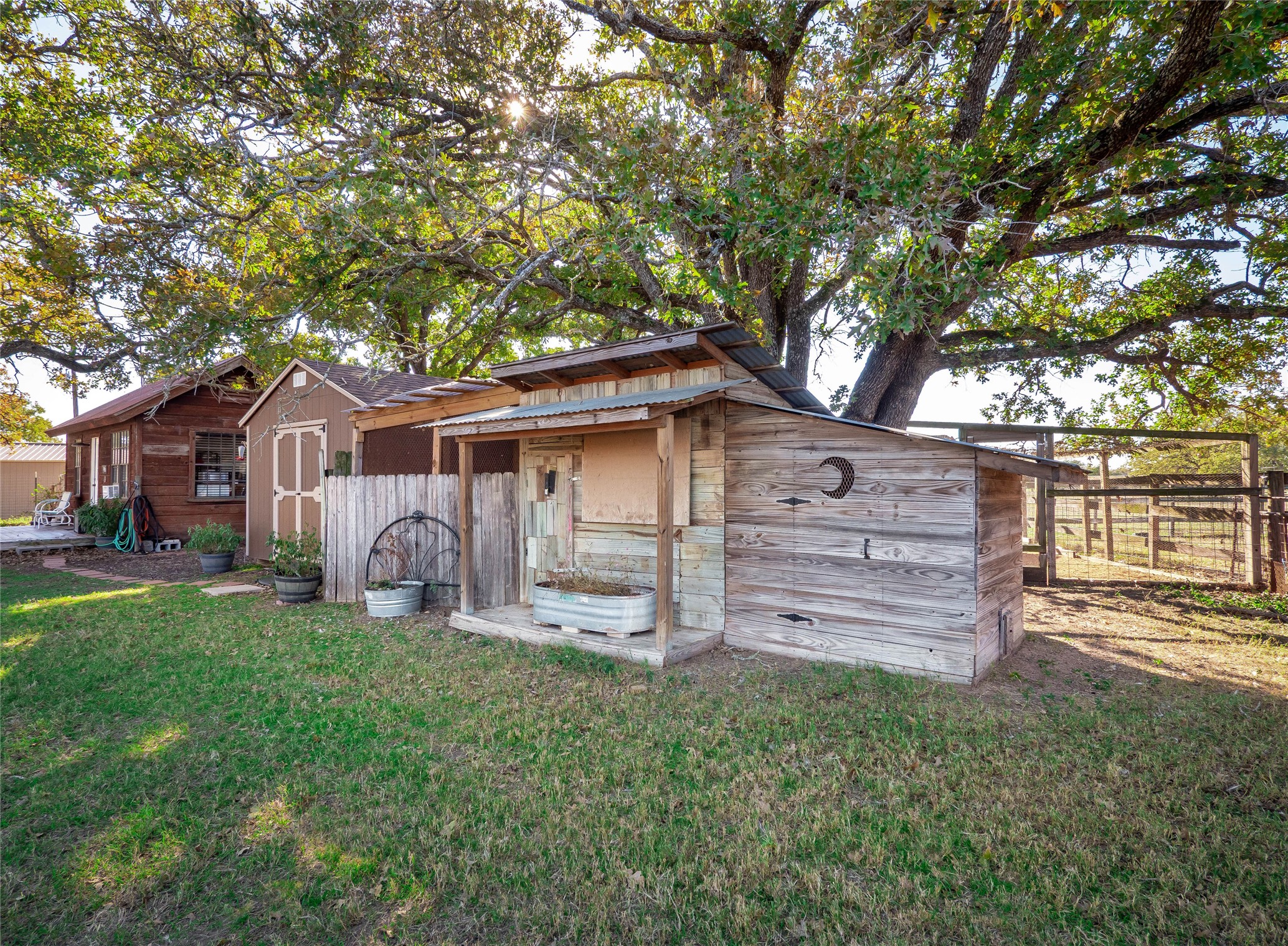 main property photo 32