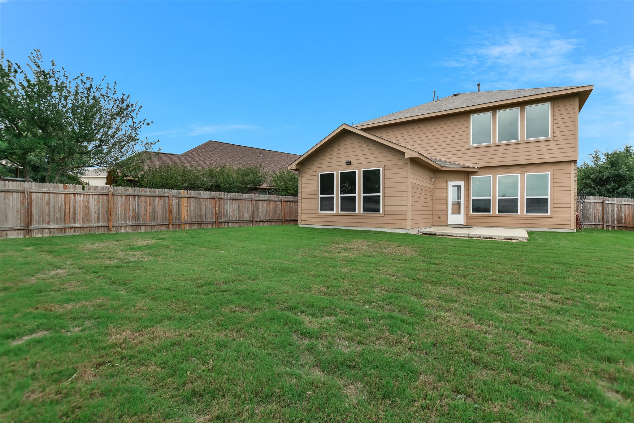 main property photo 3