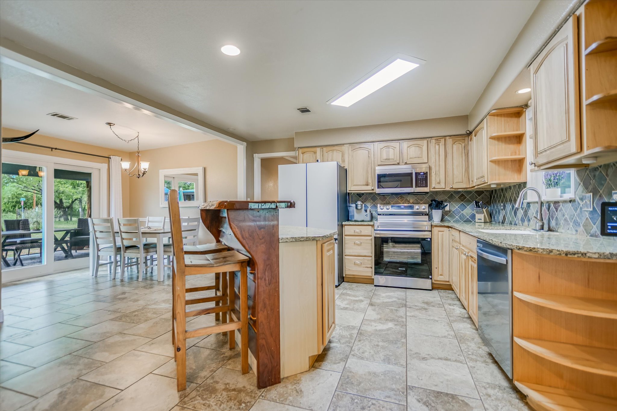 main property photo 9