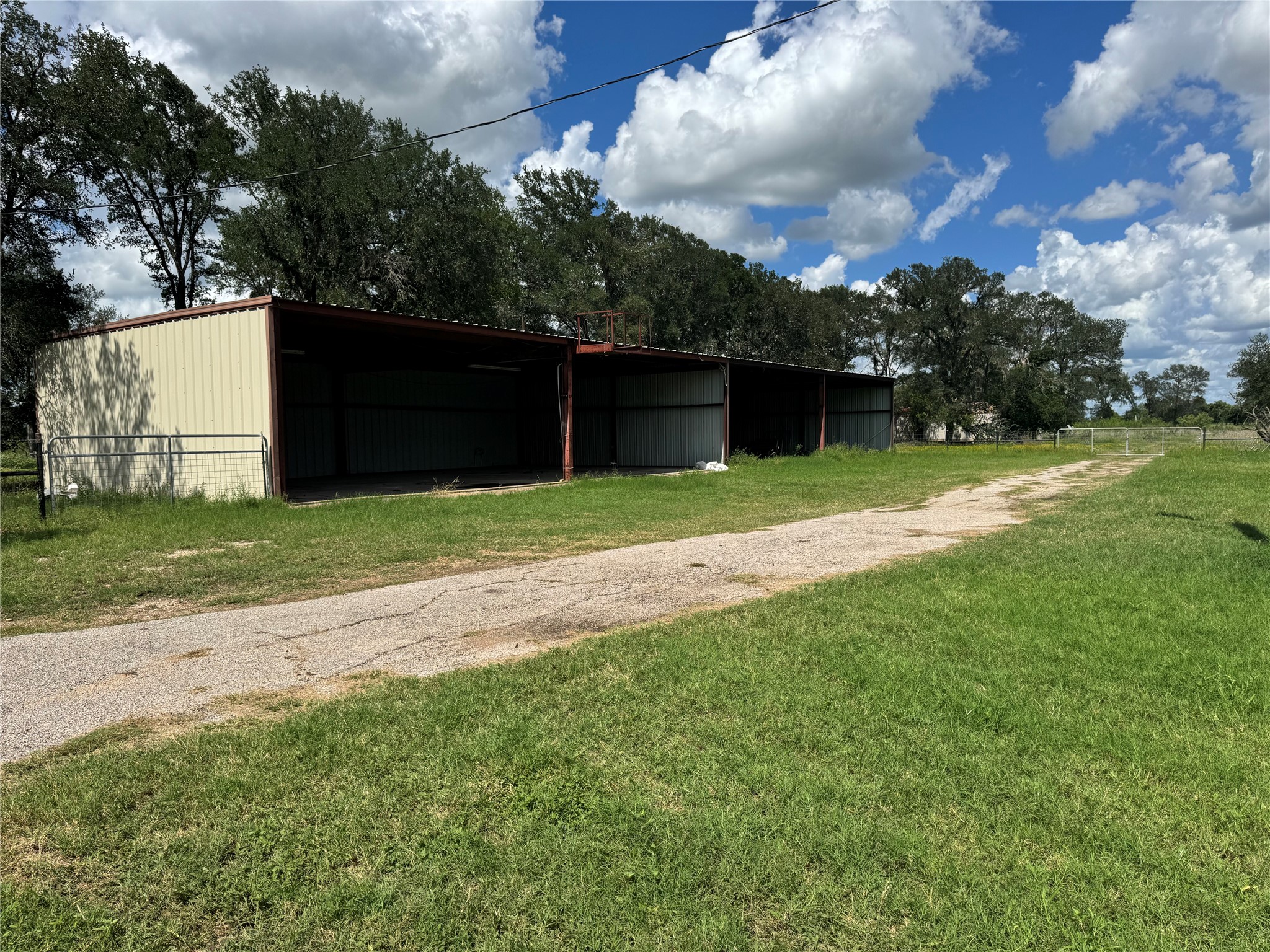 main property photo 17