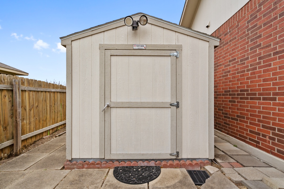 main property photo 35