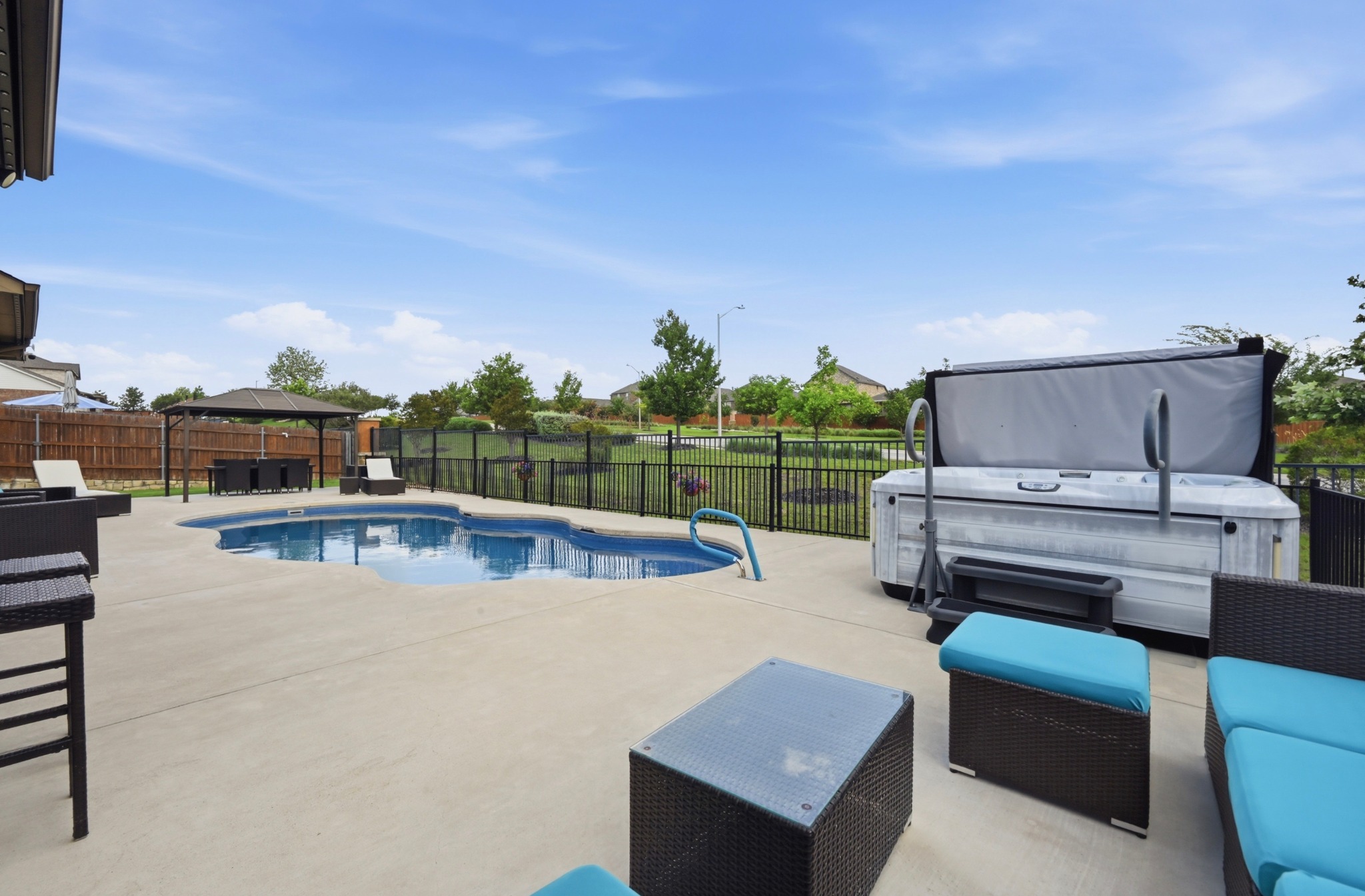 main property photo 31
