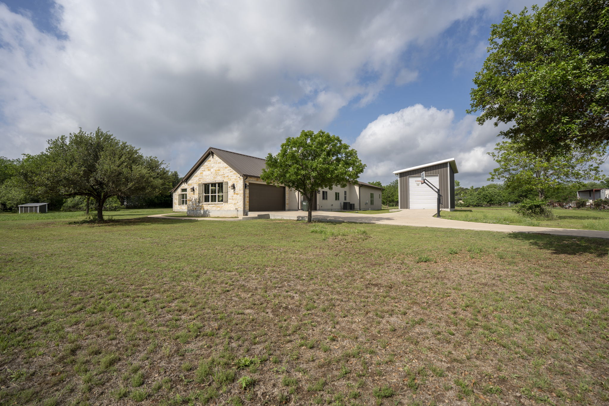 main property photo 32