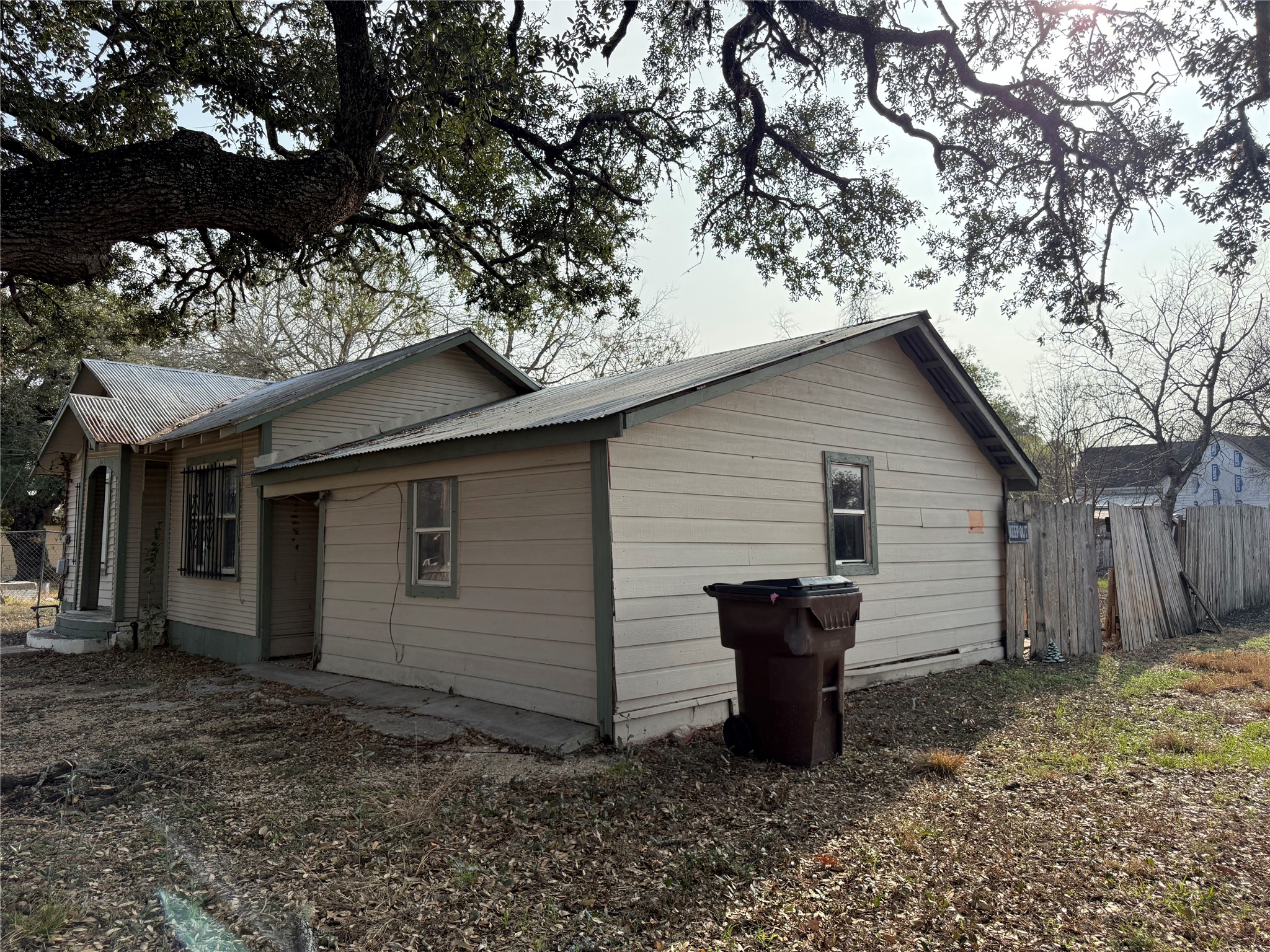 main property photo 13