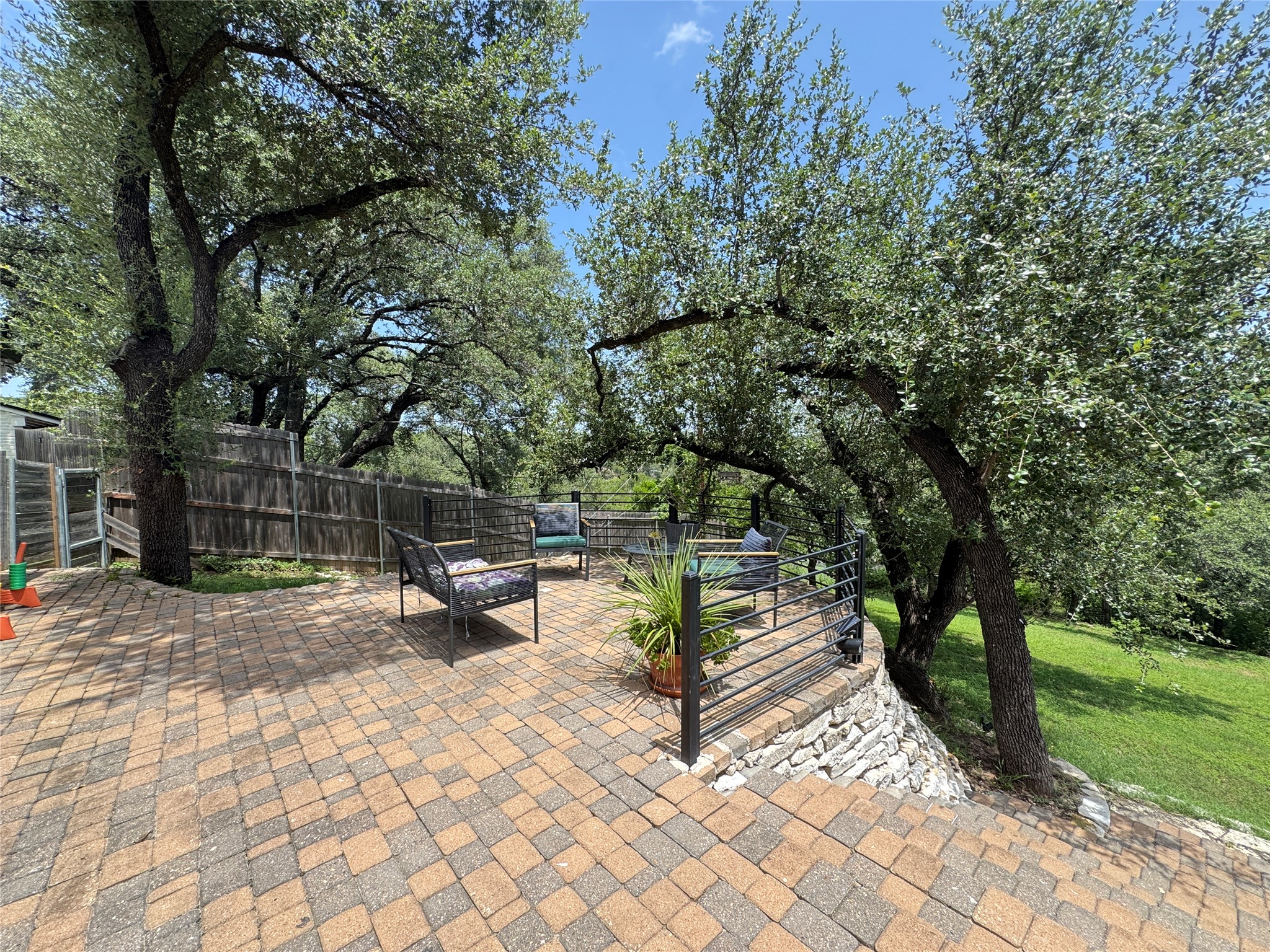 main property photo 16