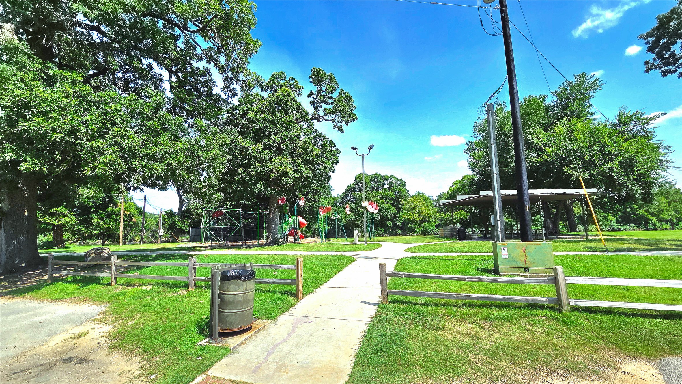 main property photo 32