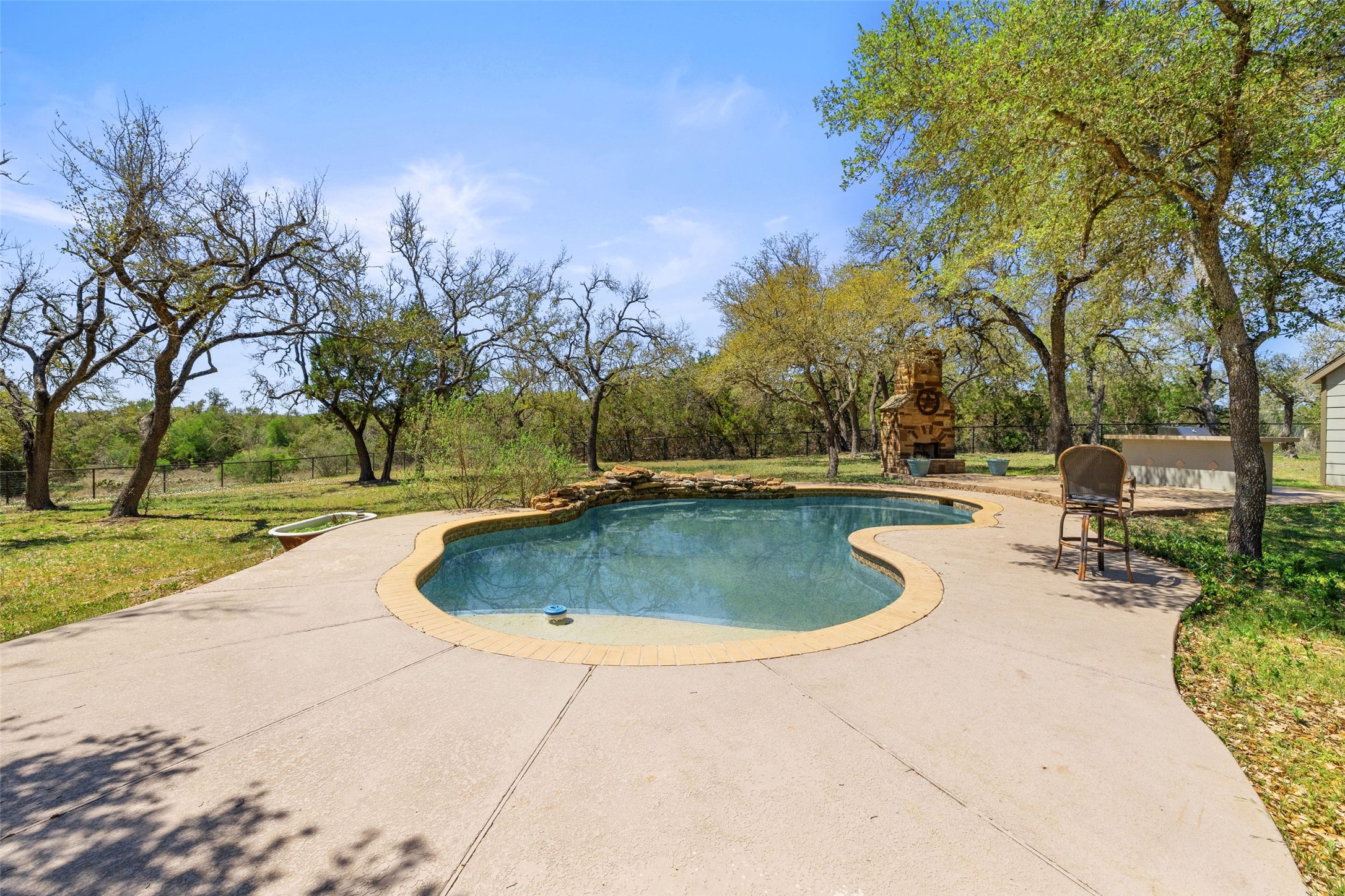 main property photo 23