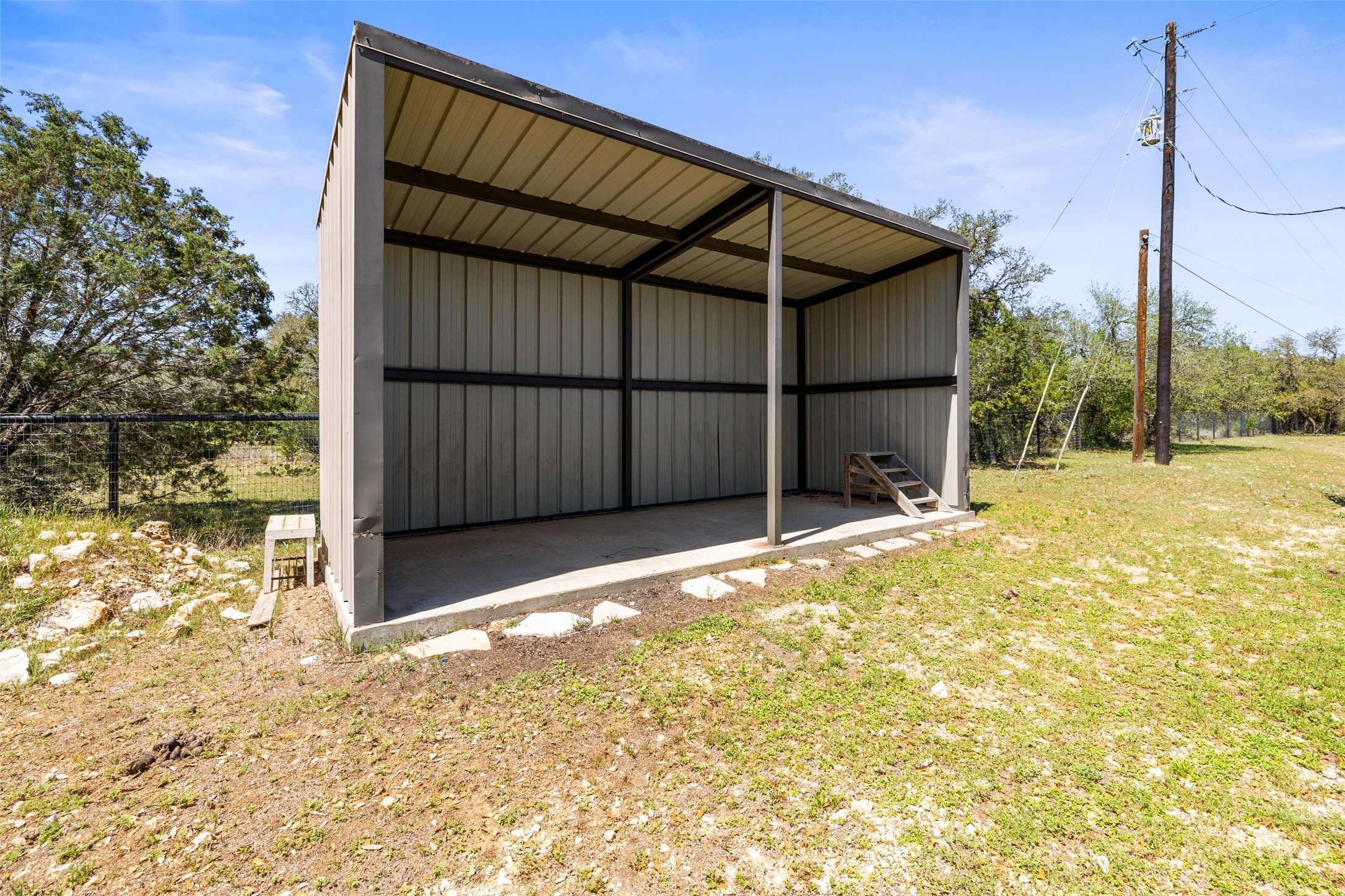 main property photo 28