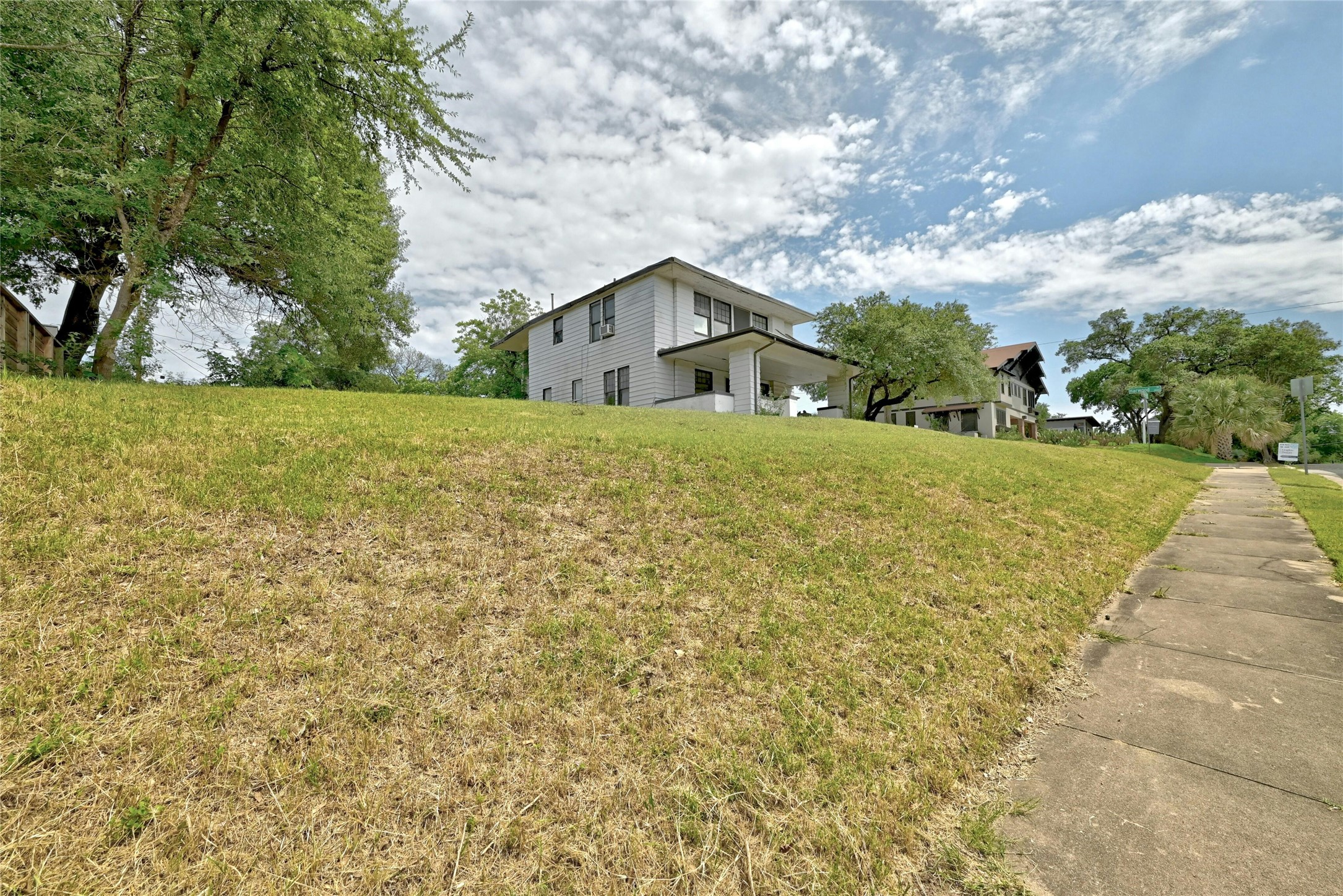 main property photo 6