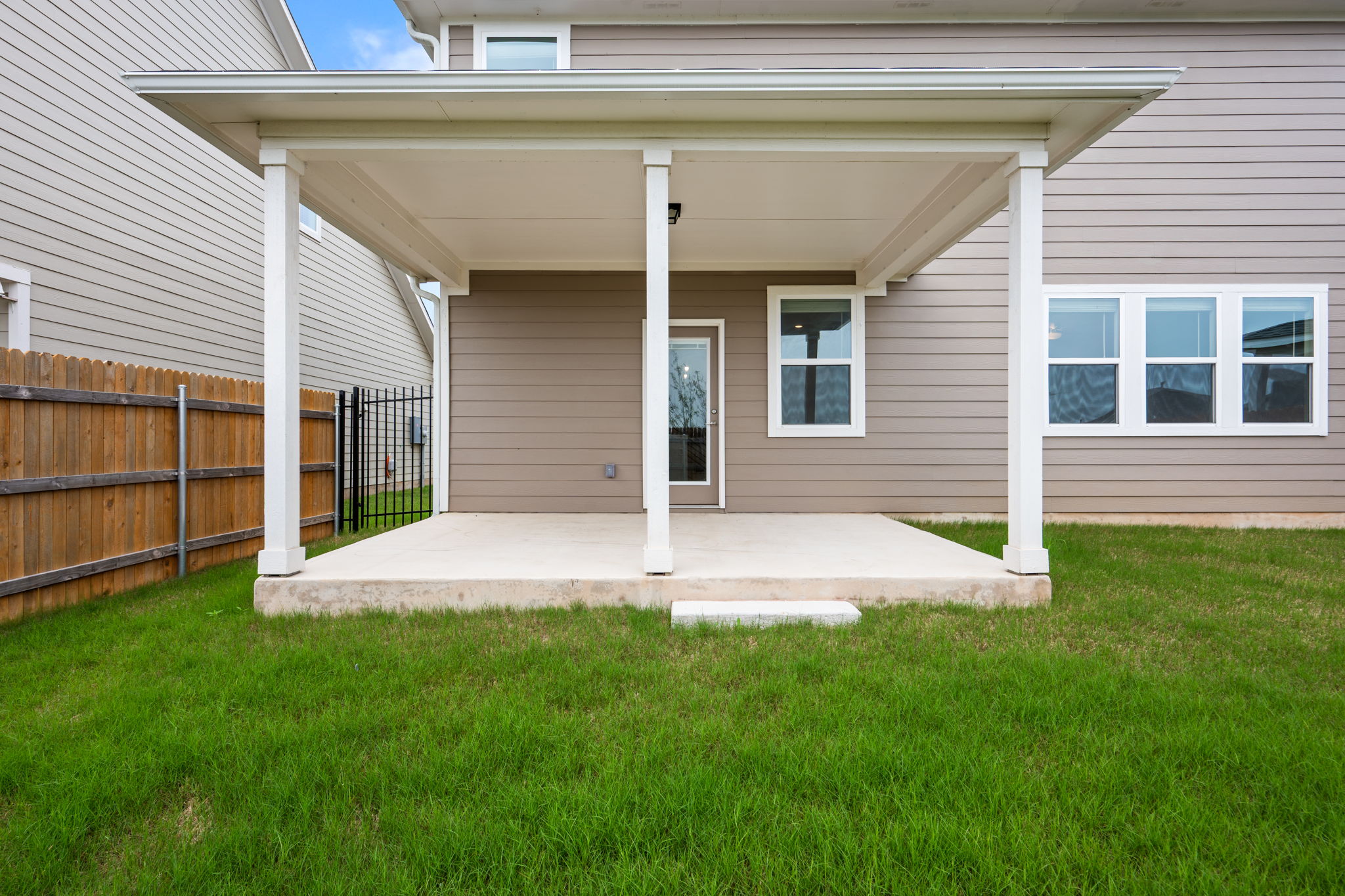 main property photo 30