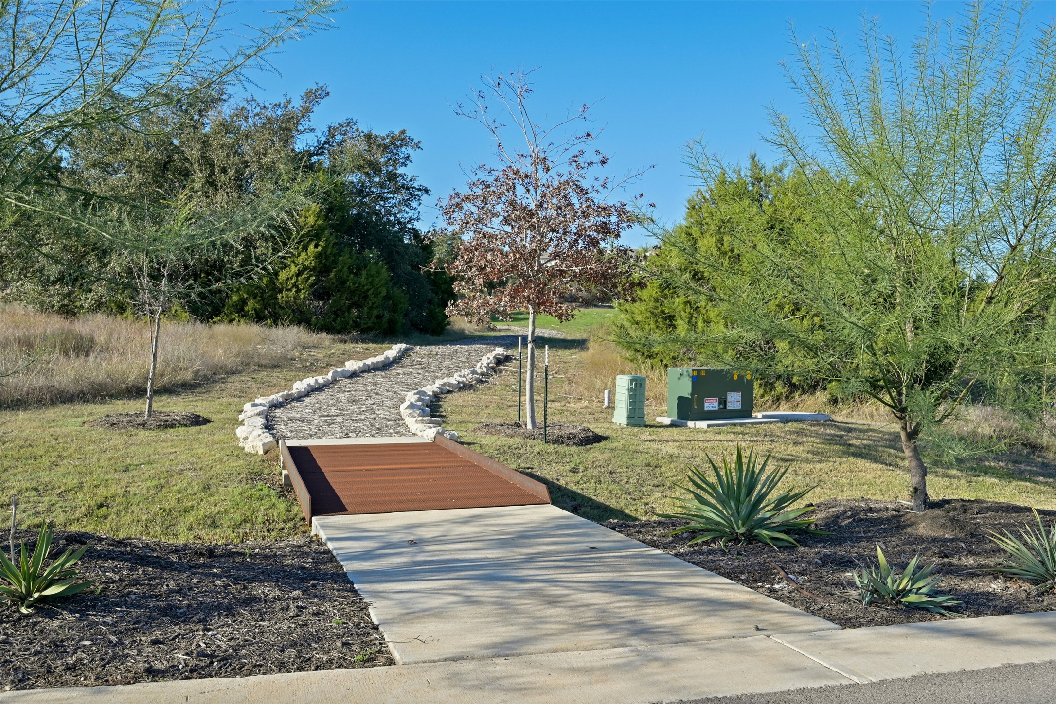 main property photo 8