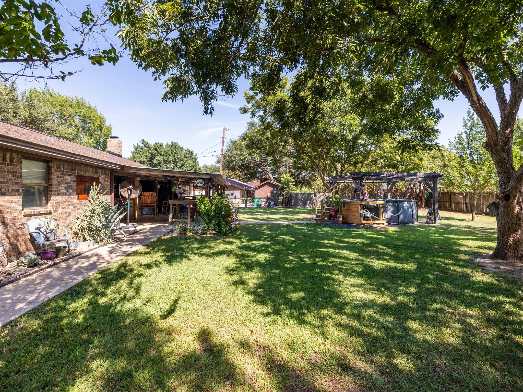 main property photo 22