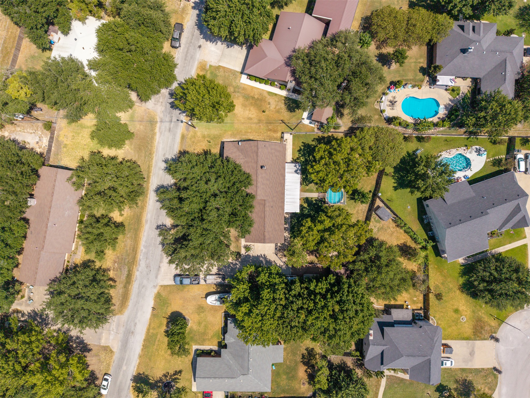 main property photo 28