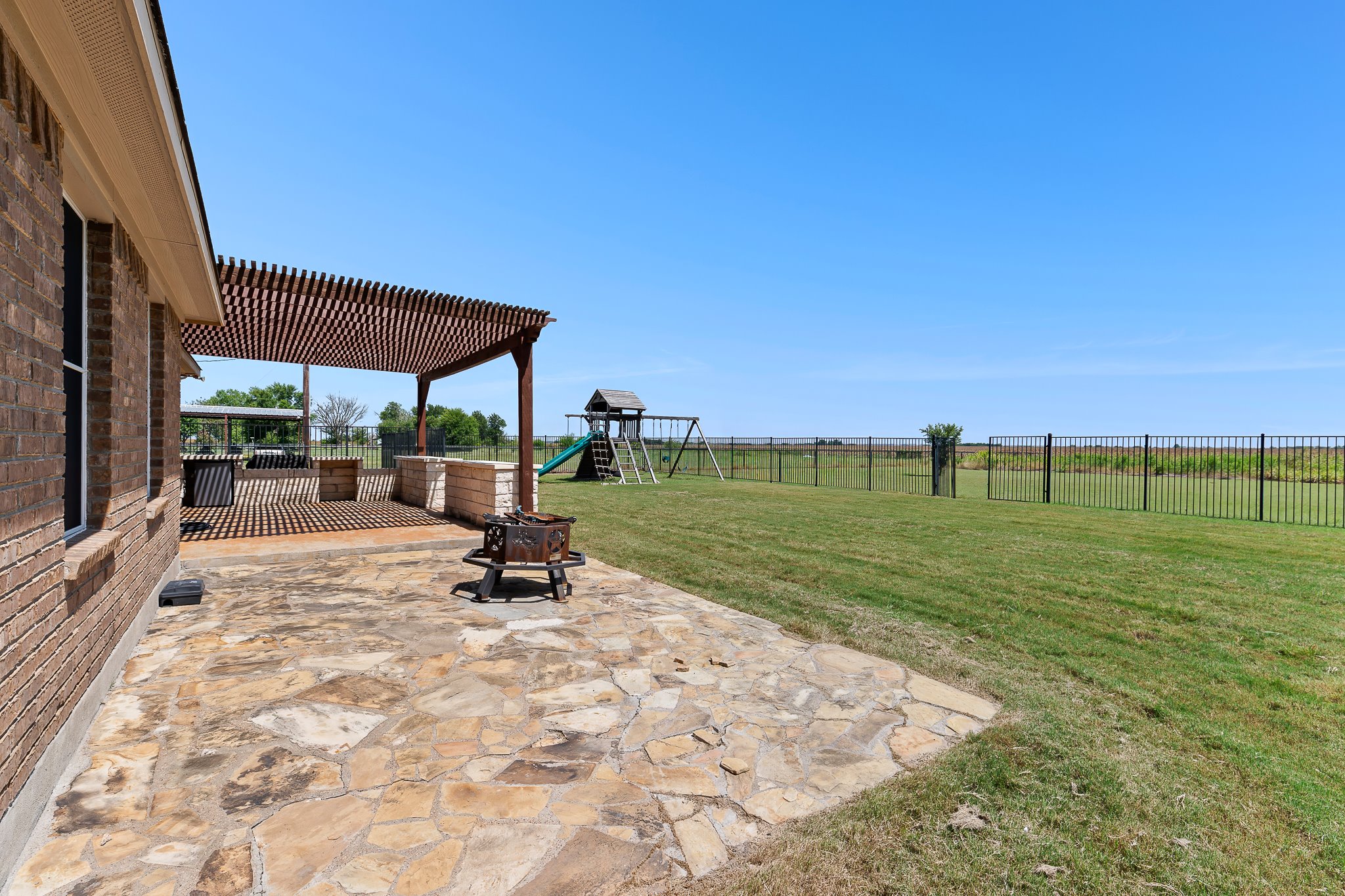 main property photo 36
