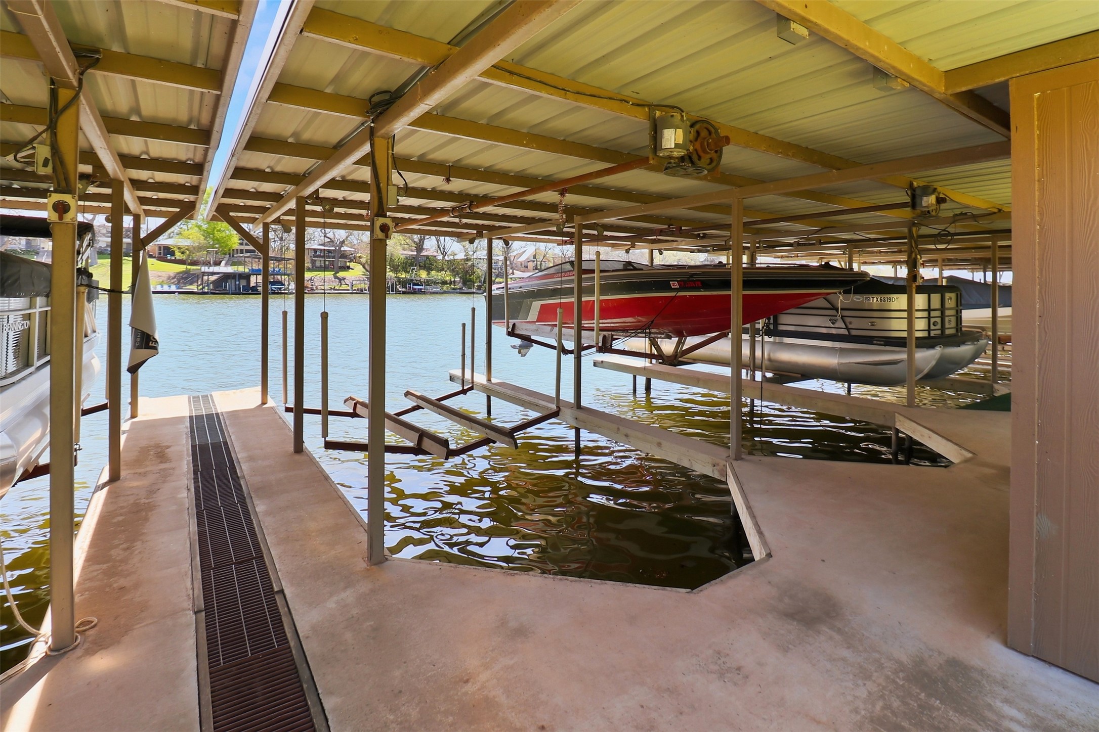 main property photo 30