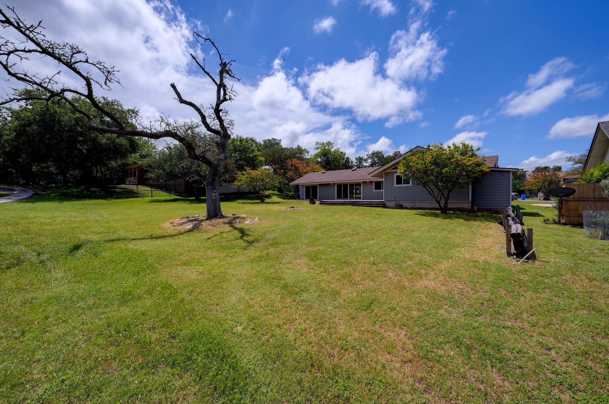 main property photo 25