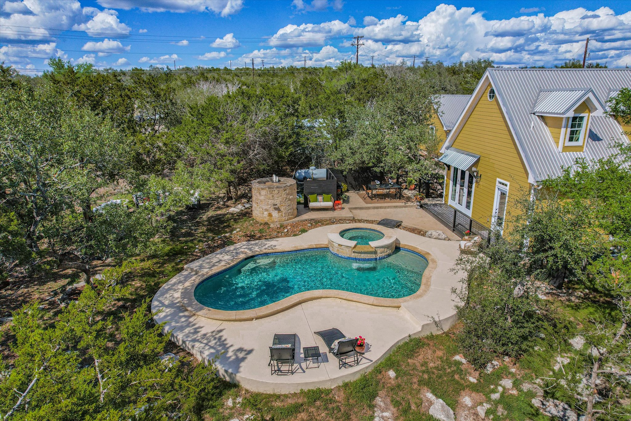 main property photo 25