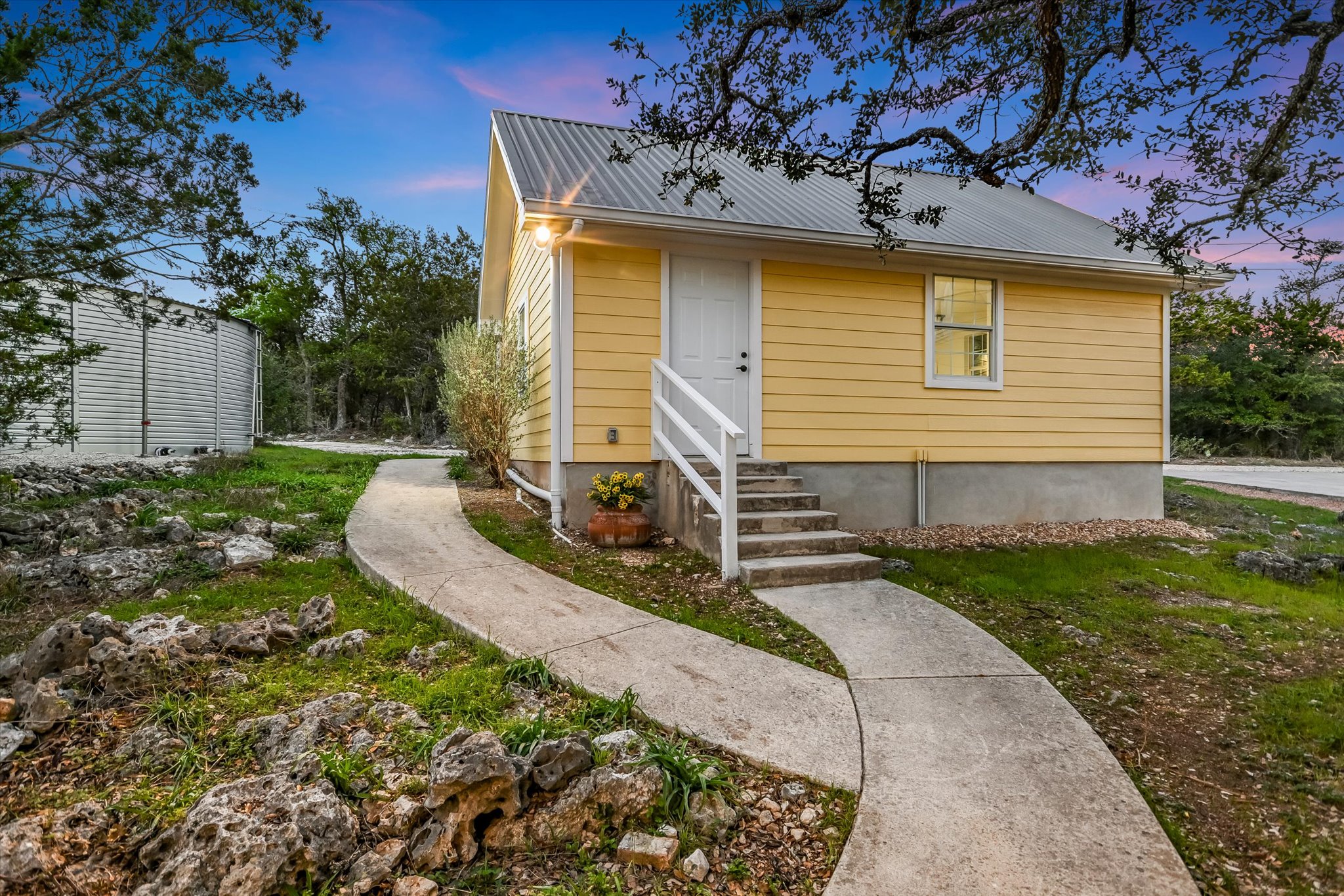 main property photo 33