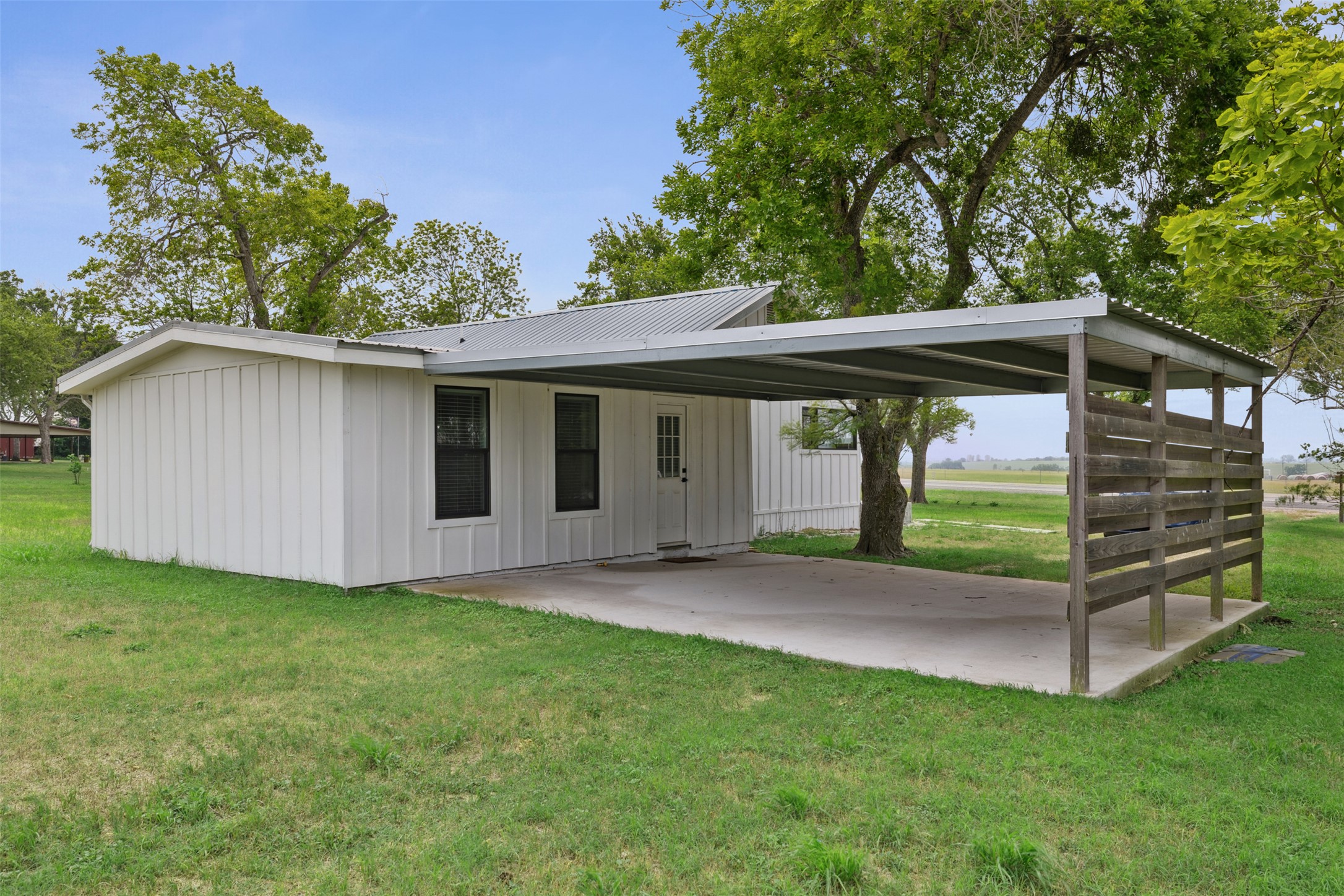 main property photo 23