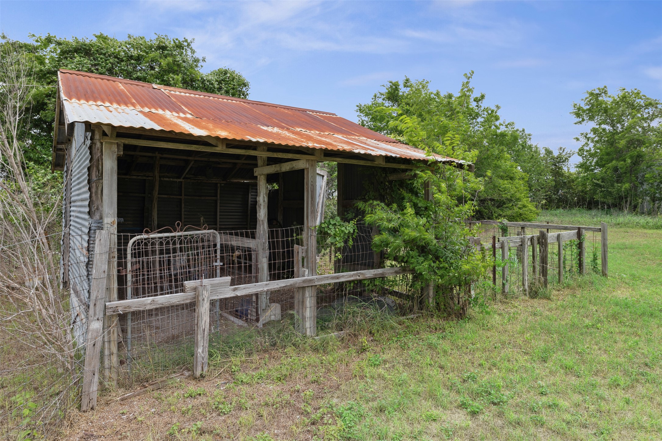 main property photo 28