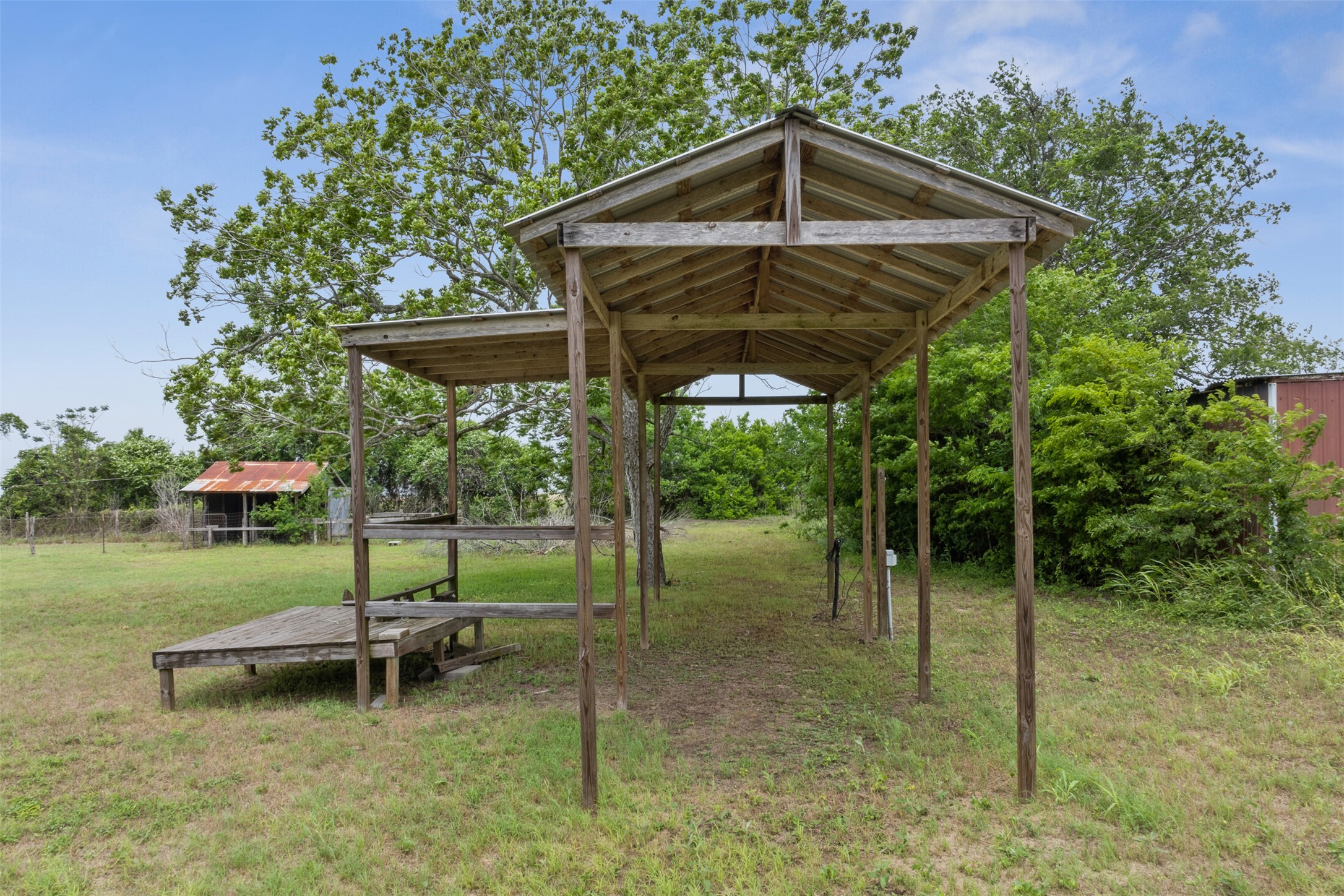 main property photo 33
