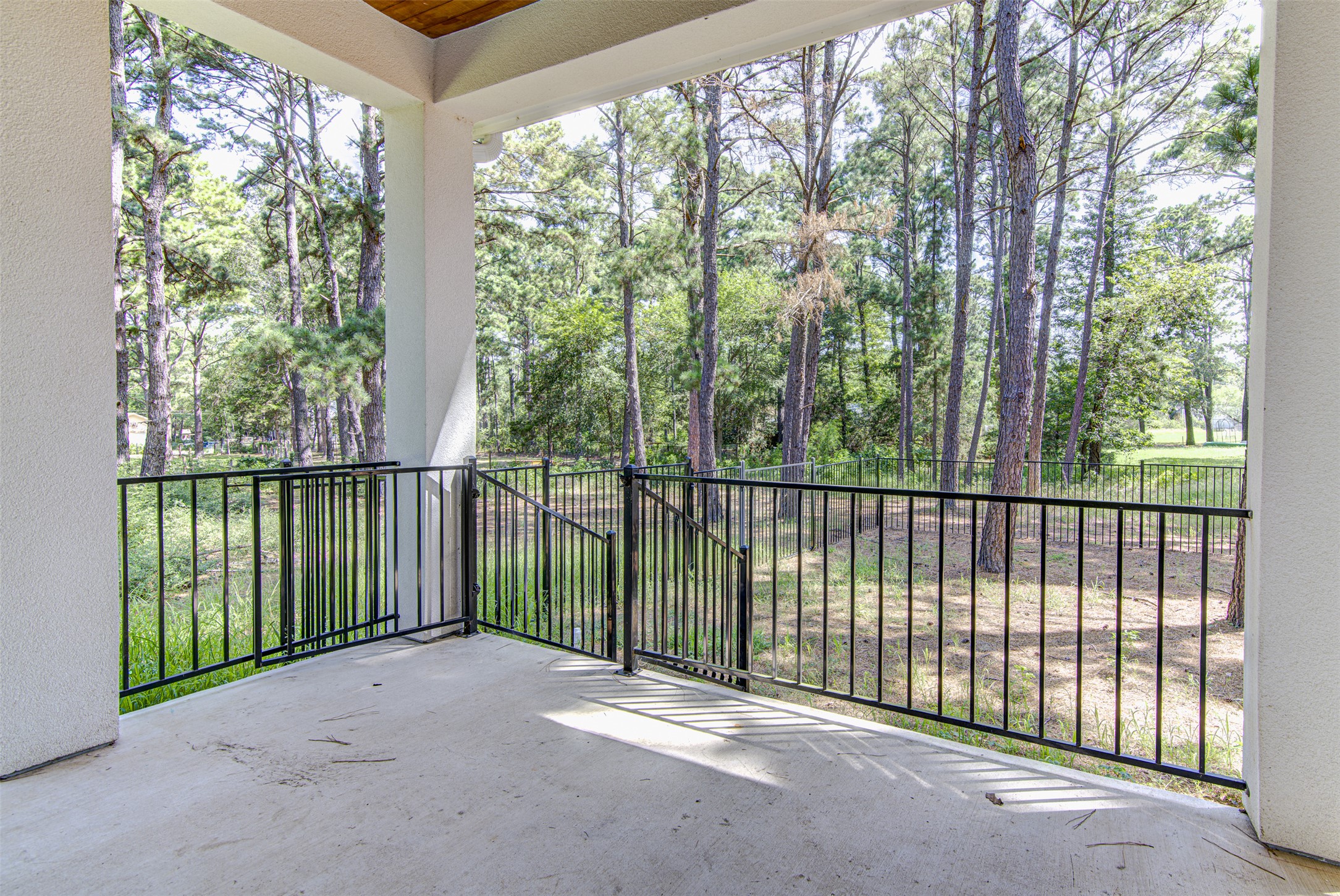 main property photo 32