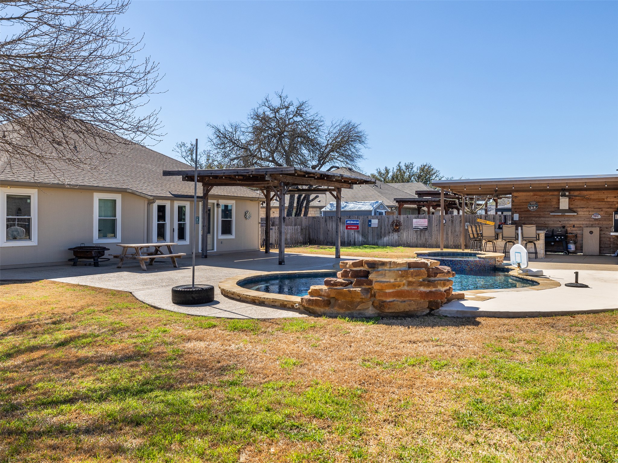 main property photo 21