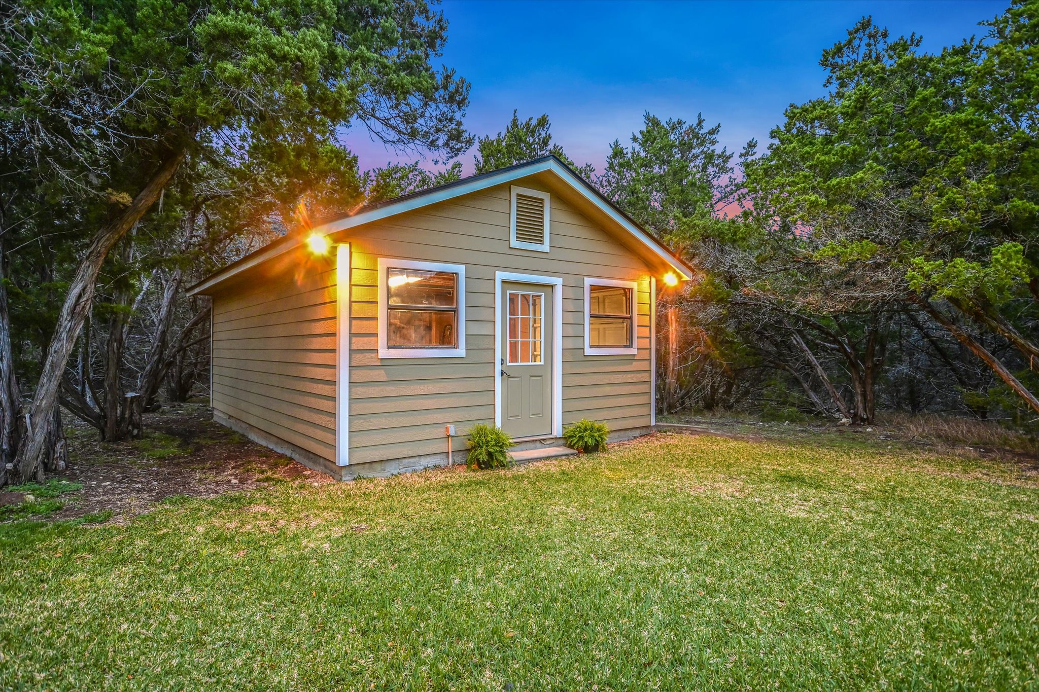 main property photo 28