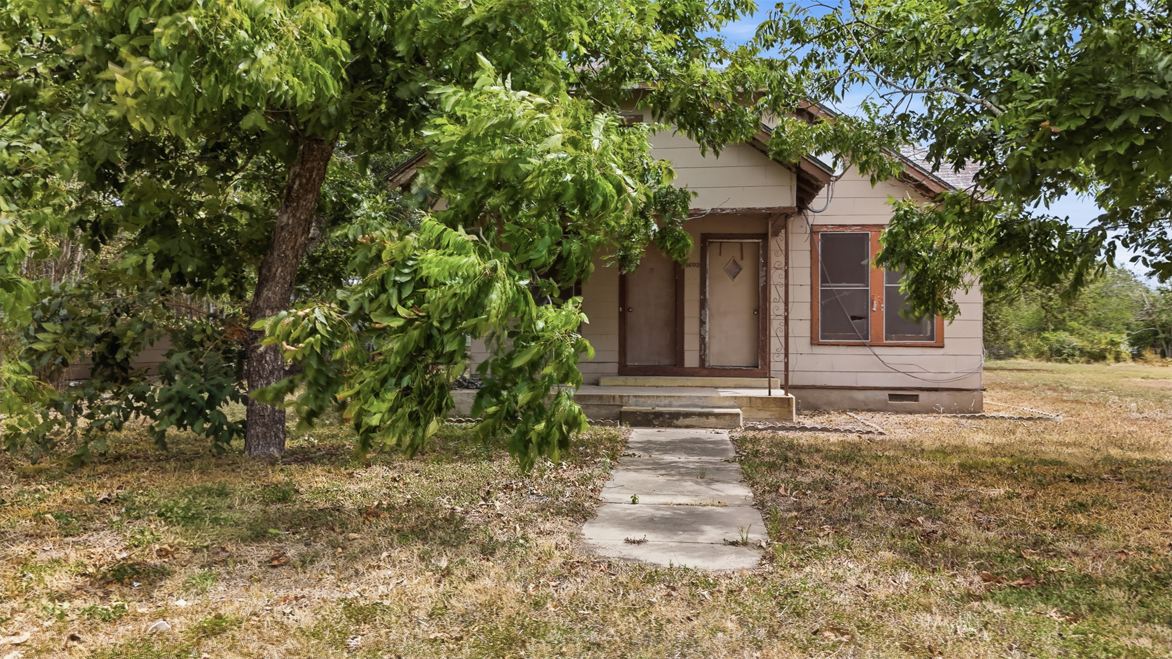 main property photo 10