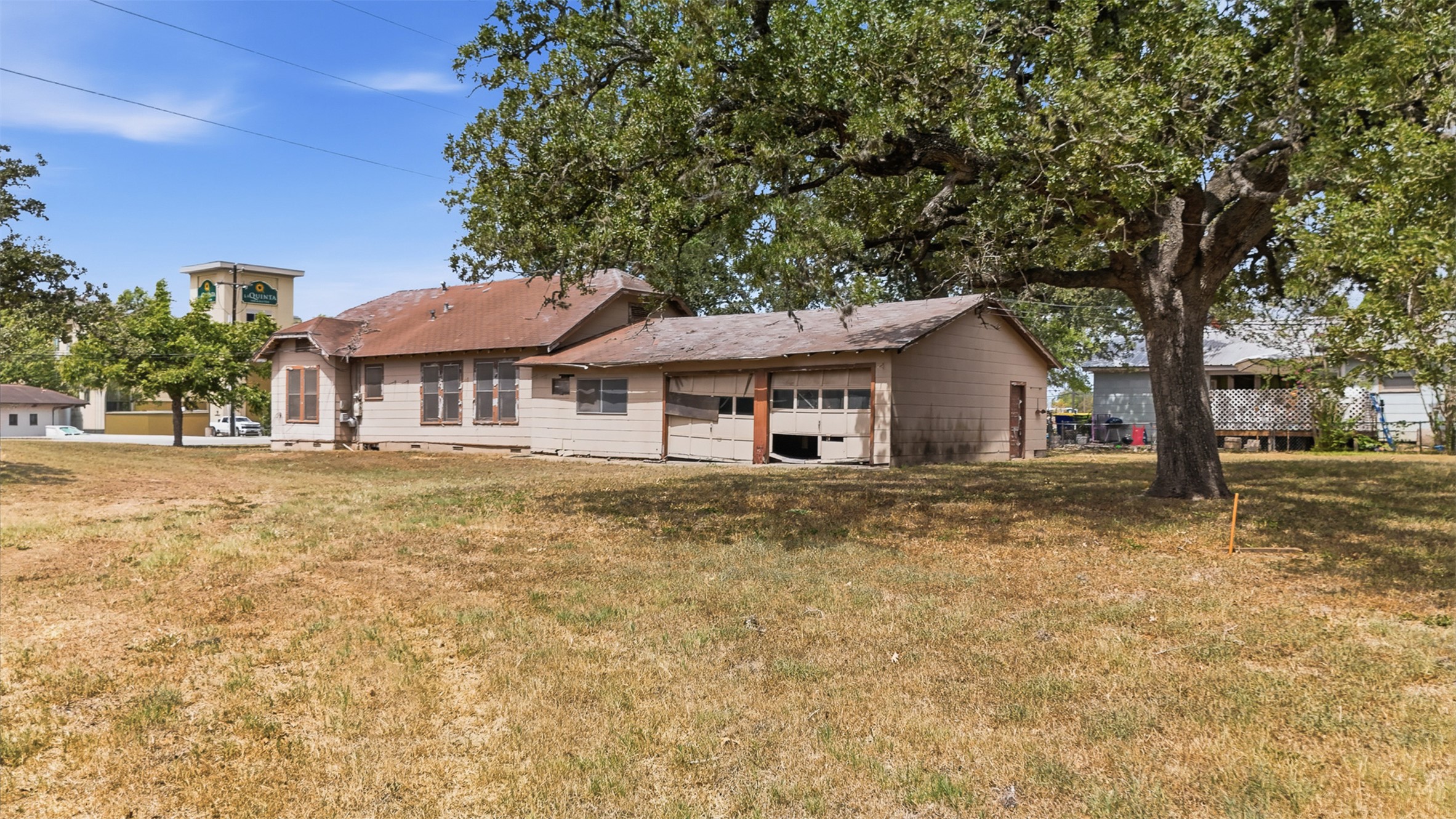 main property photo 13
