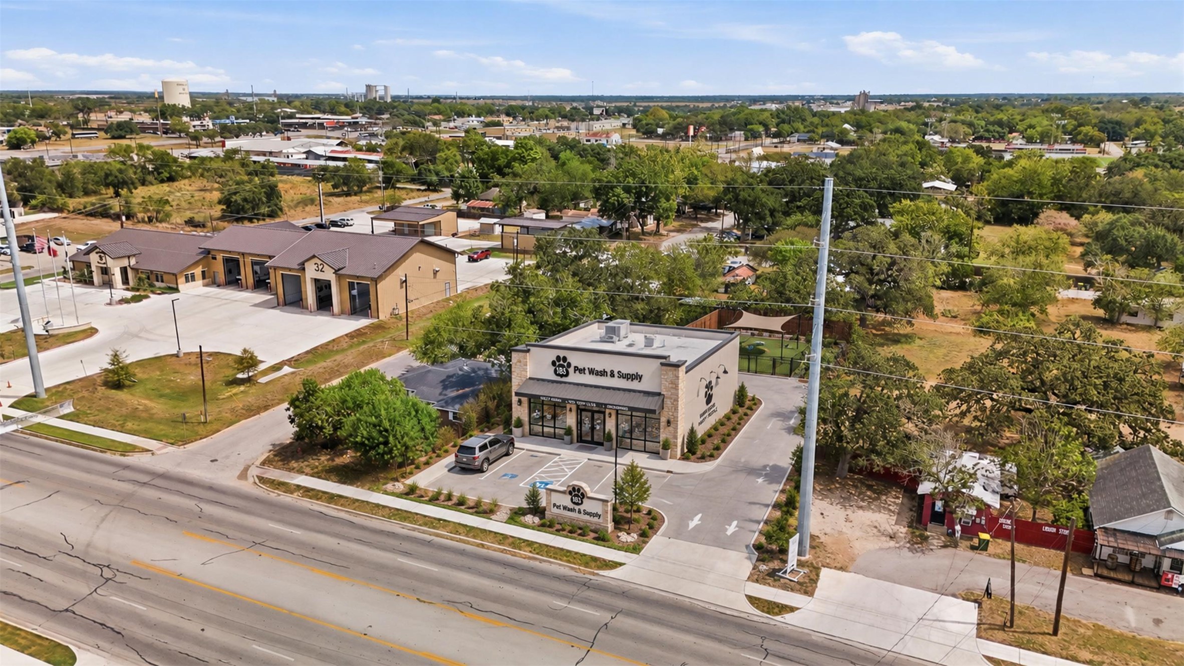 main property photo 6