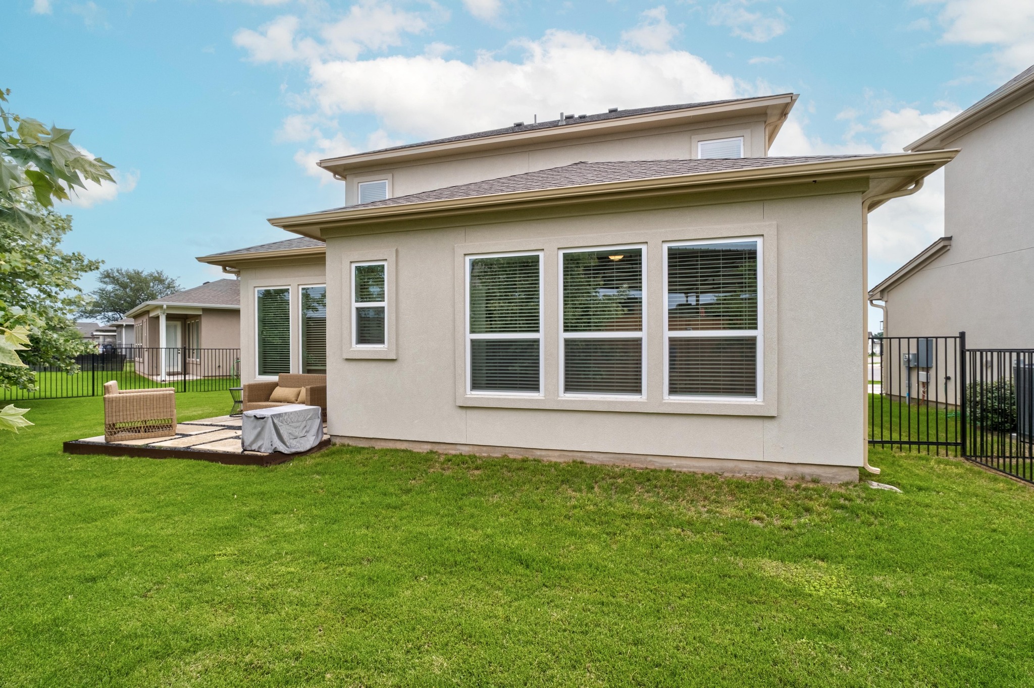 main property photo 23