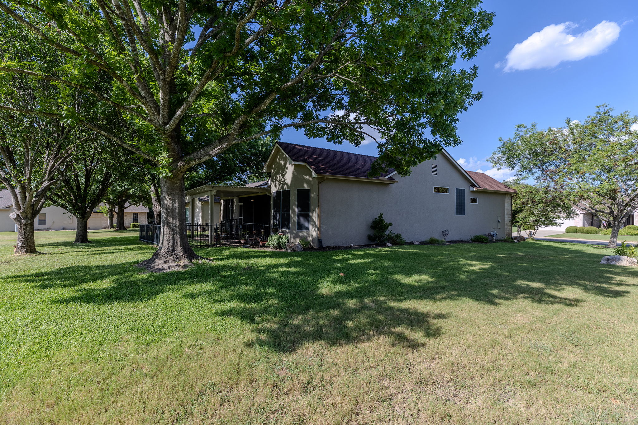 main property photo 31