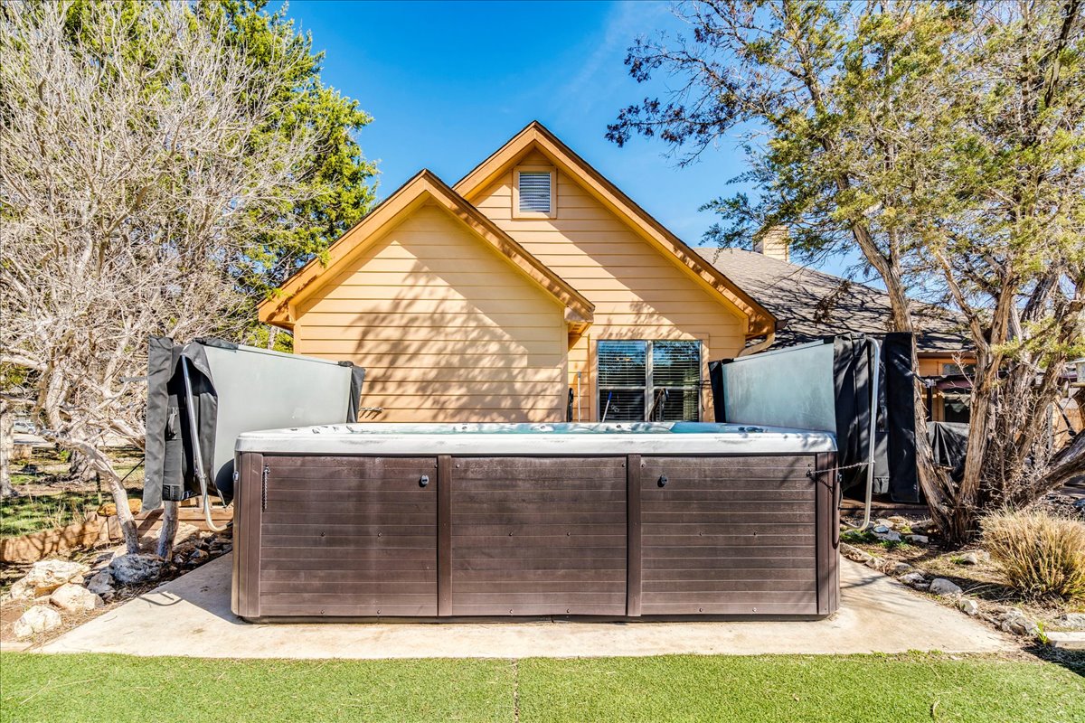 main property photo 31