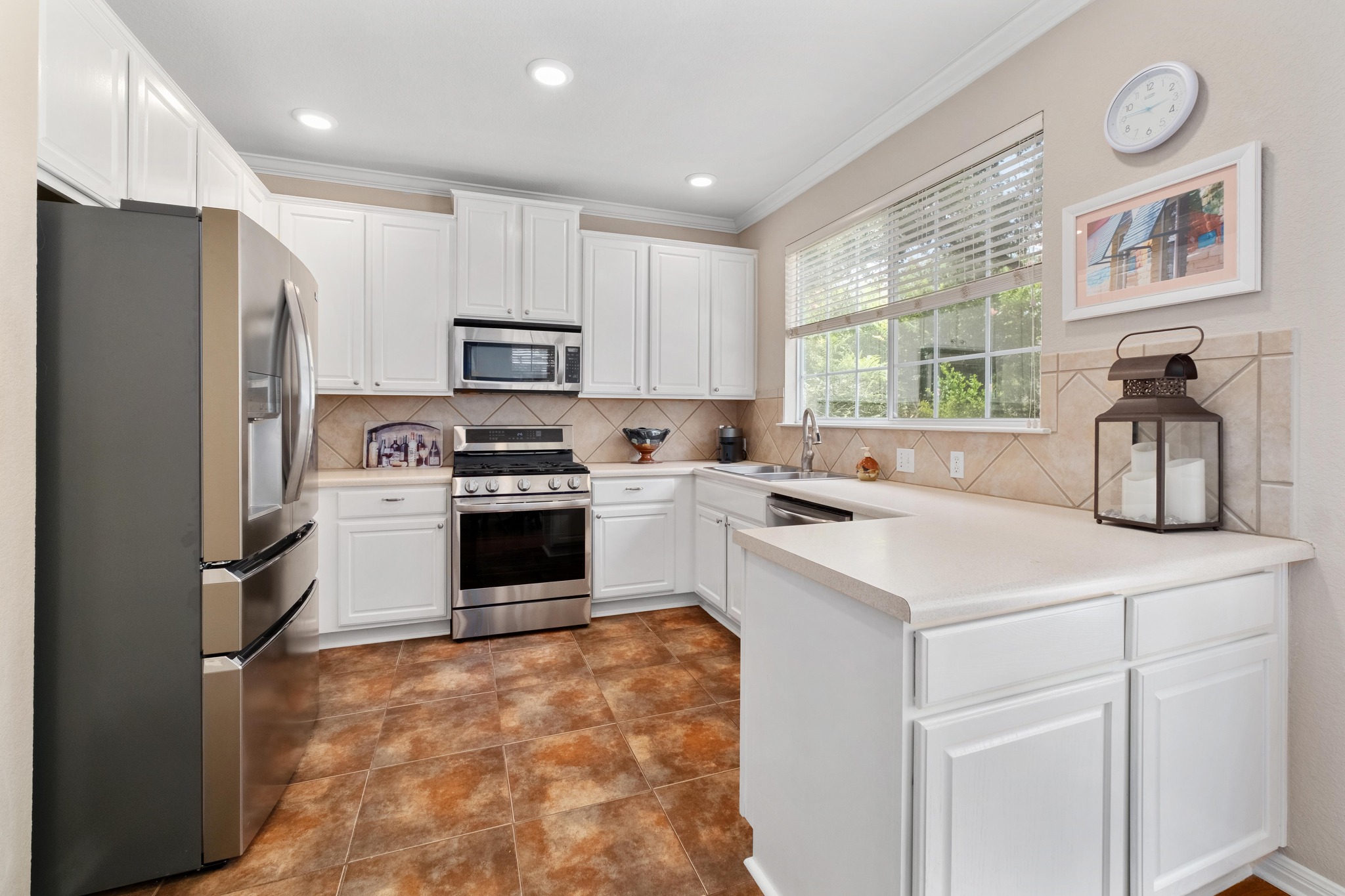 main property photo 7