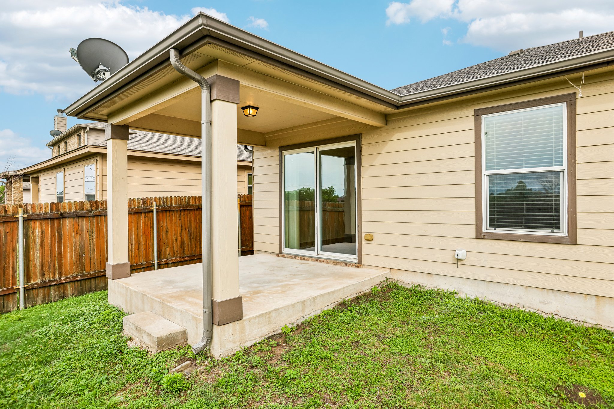 main property photo 28
