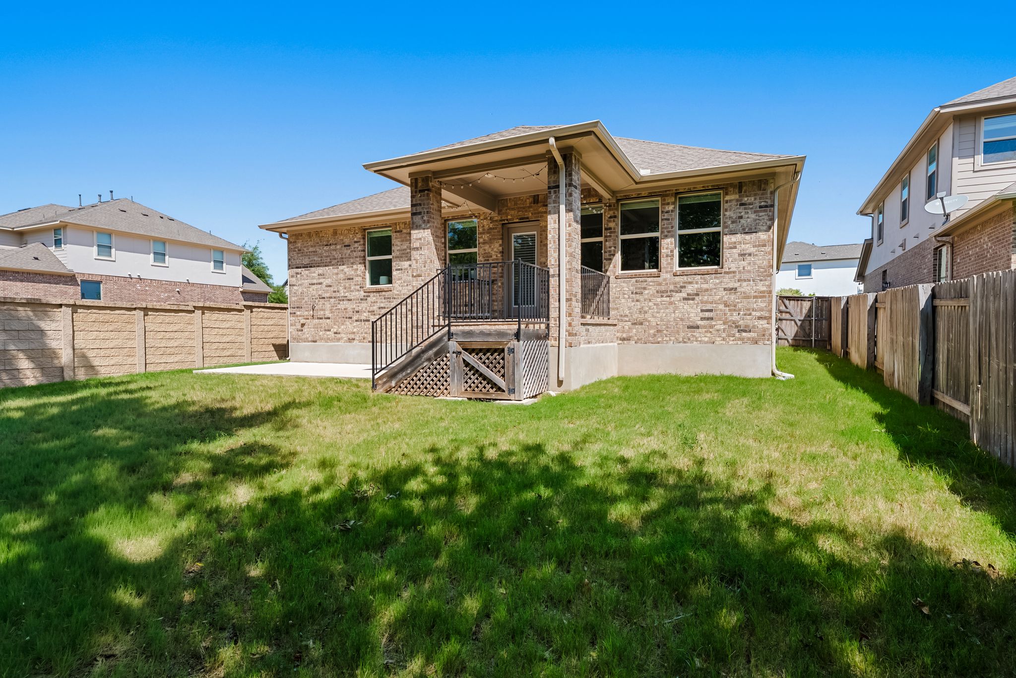 main property photo 32
